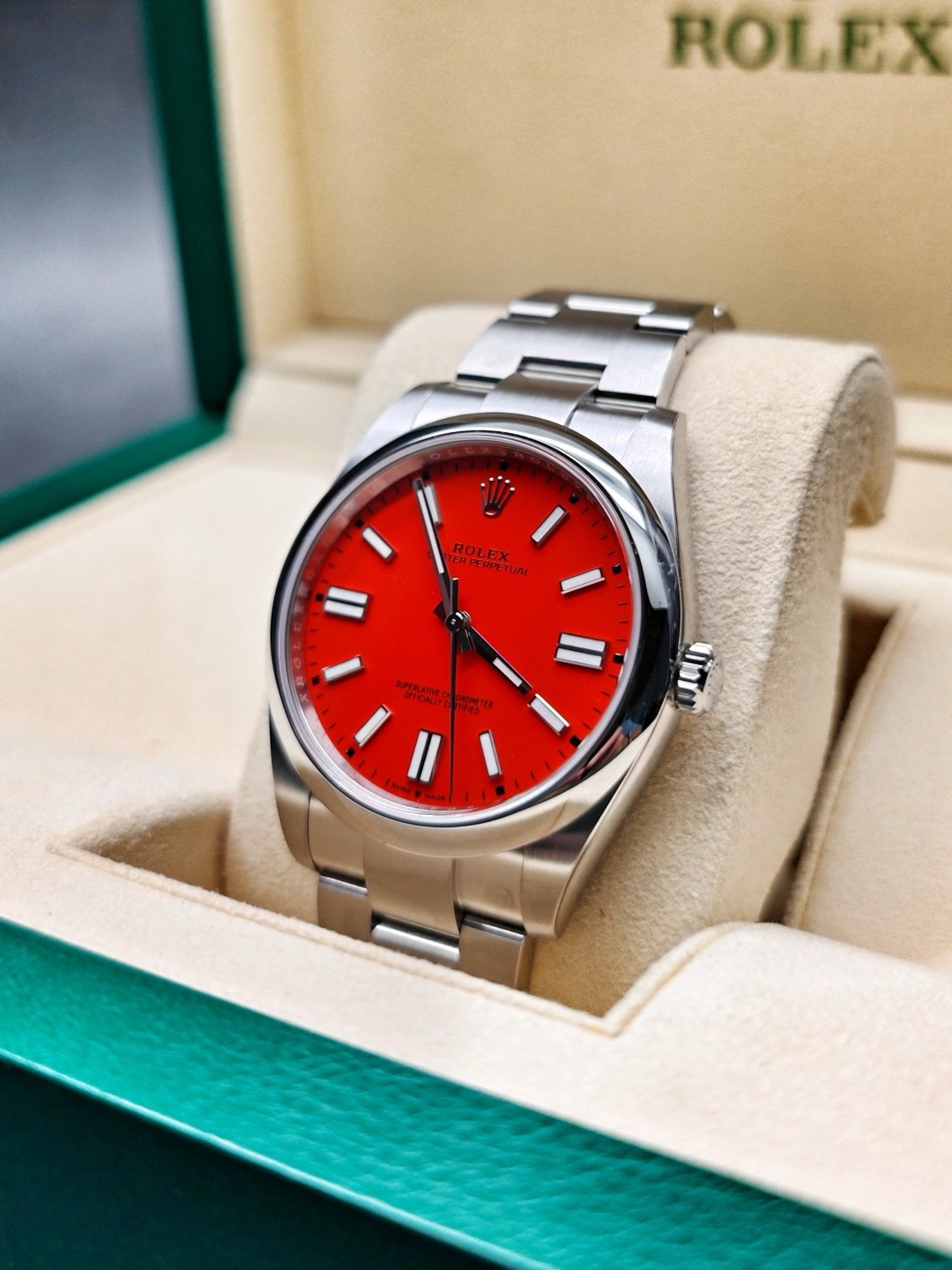 Rolex 124300-0007 detail 2