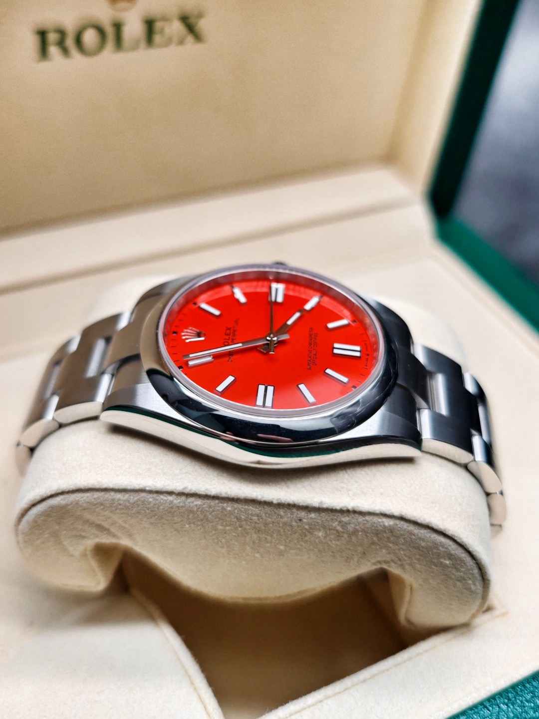 Rolex 124300-0007 detail 5