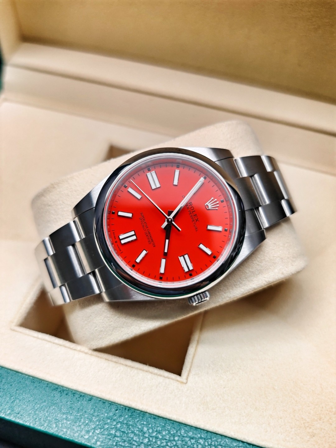 Rolex 124300-0007 detail 6