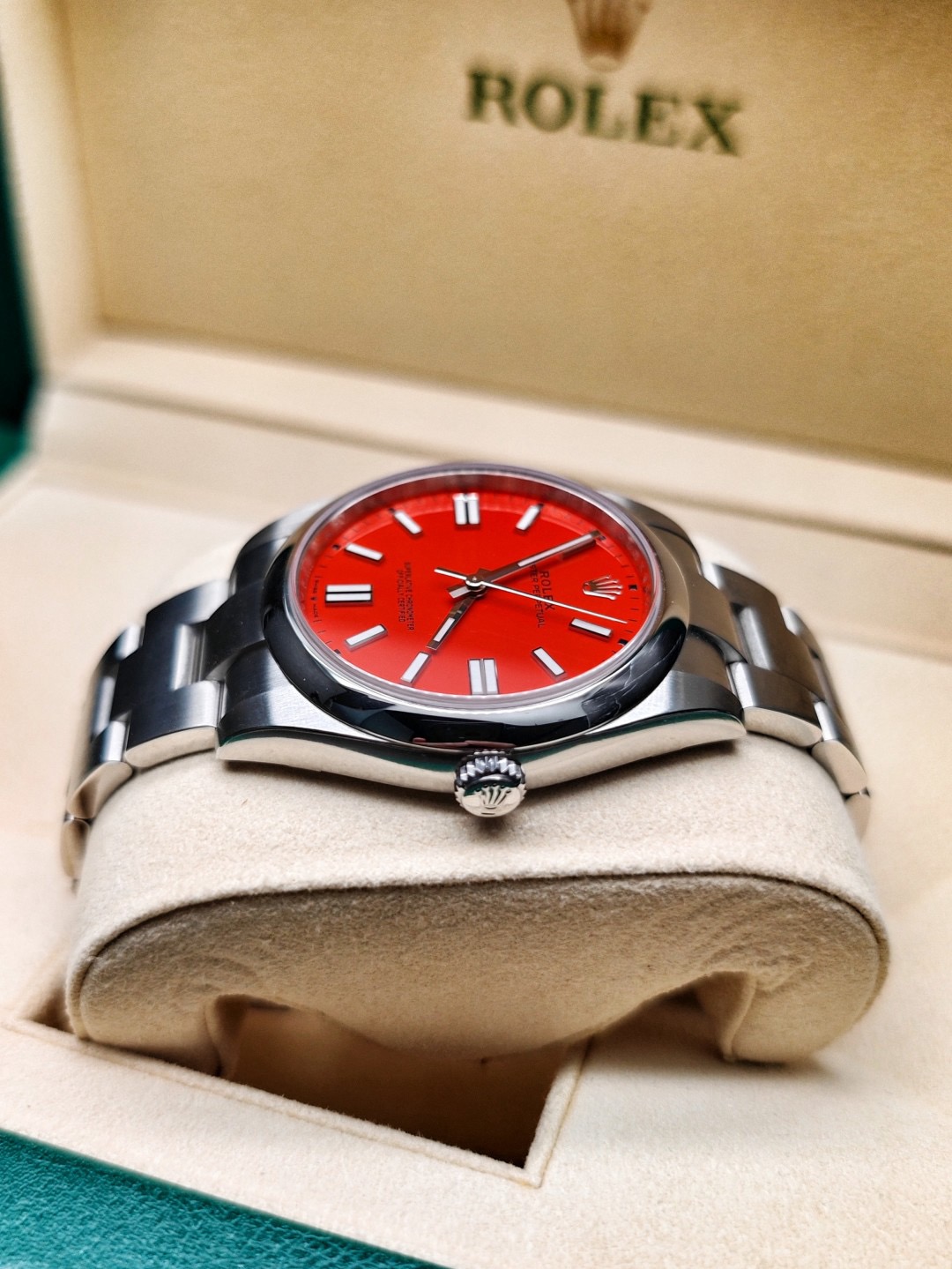 Rolex 124300-0007 detail 3