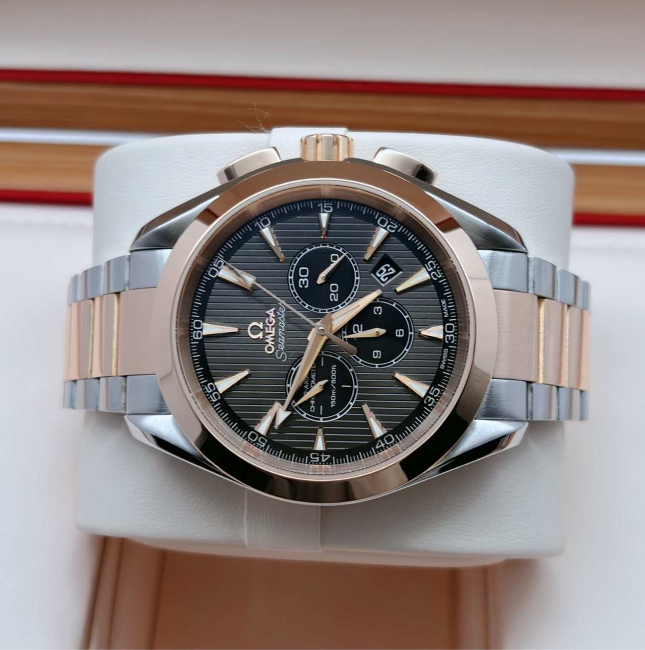 Omega 231.20.44.50.06.001 detail 1