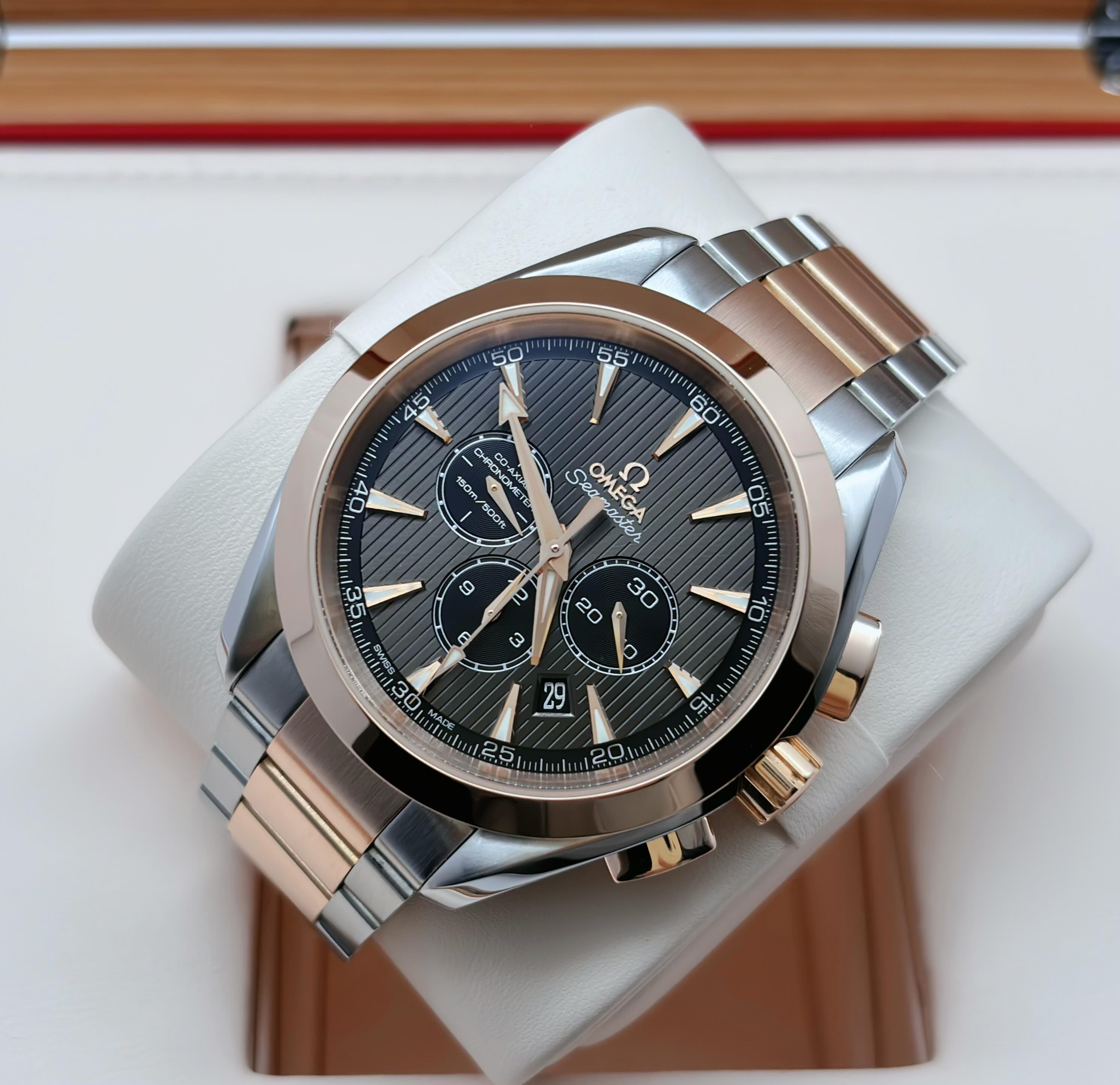 Omega 231.20.44.50.06.001 detail 4