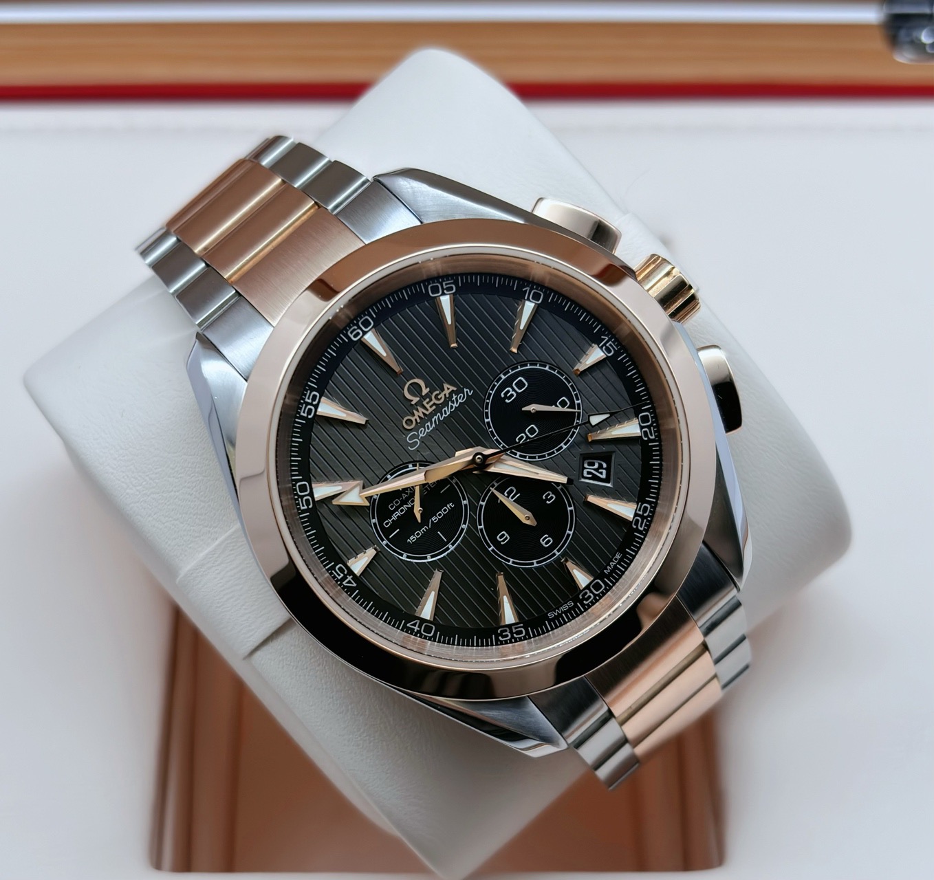 Omega 231.20.44.50.06.001 detail 3