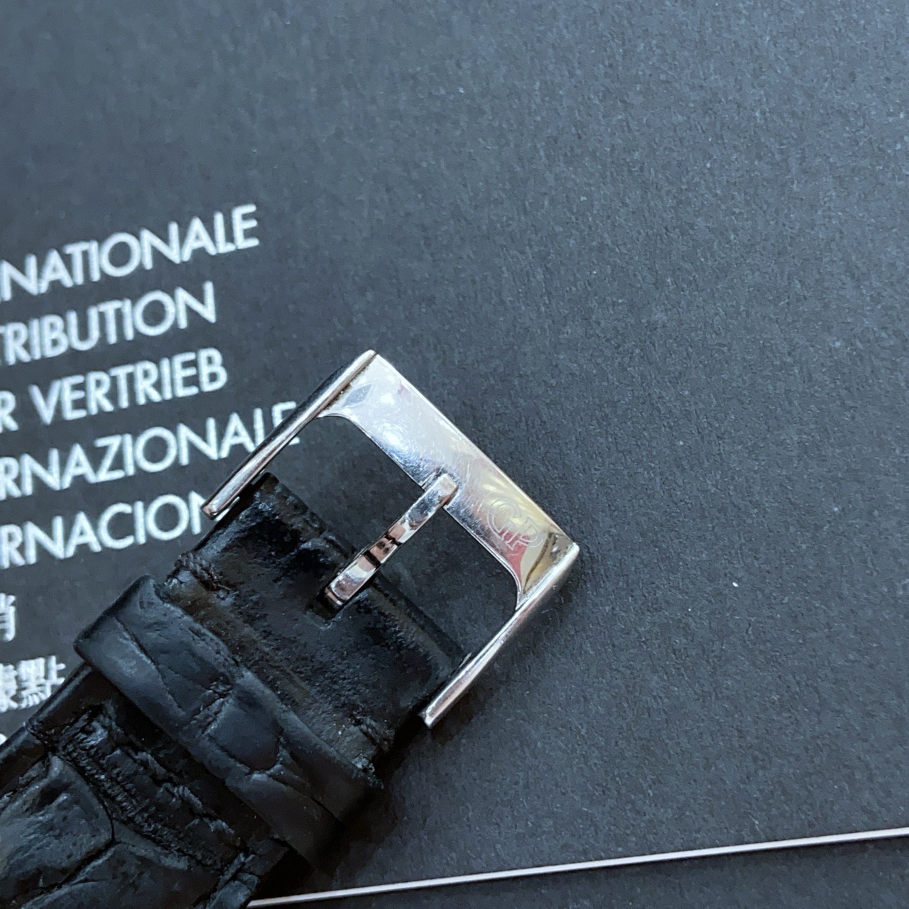 Girard Perregaux 49555-11-1A1-BB60 detail 3