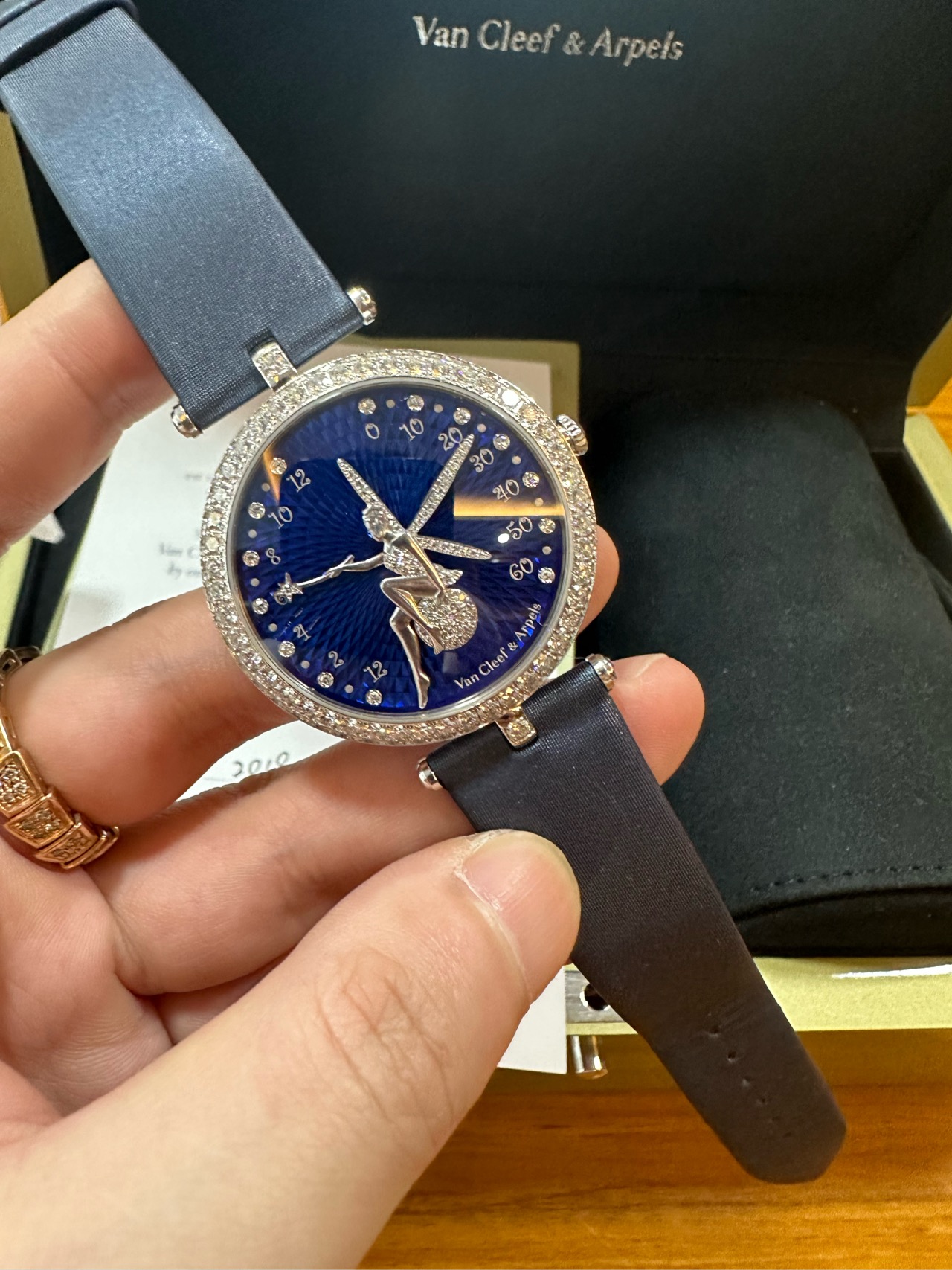Van Cleef & Arpels VCARO8T500 detail 4