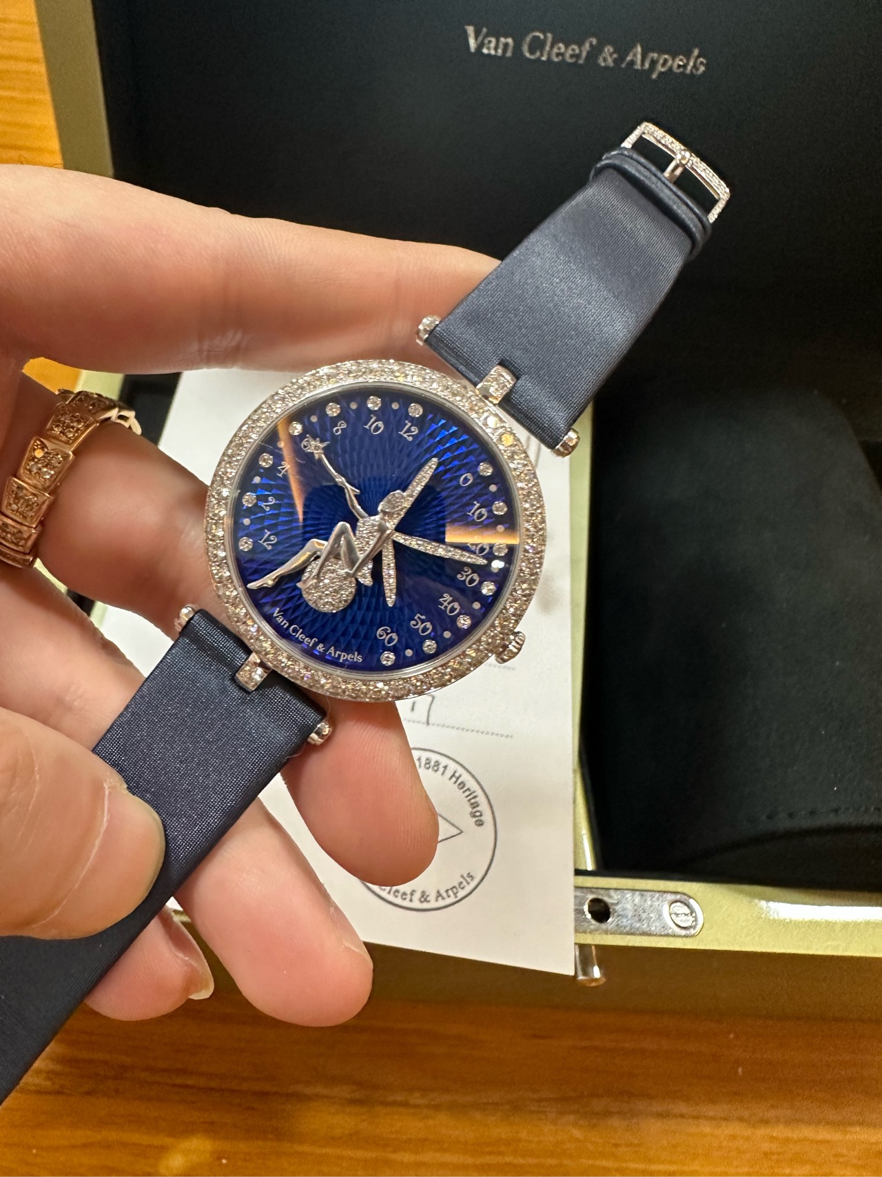 Van Cleef & Arpels VCARO8T500 detail 5