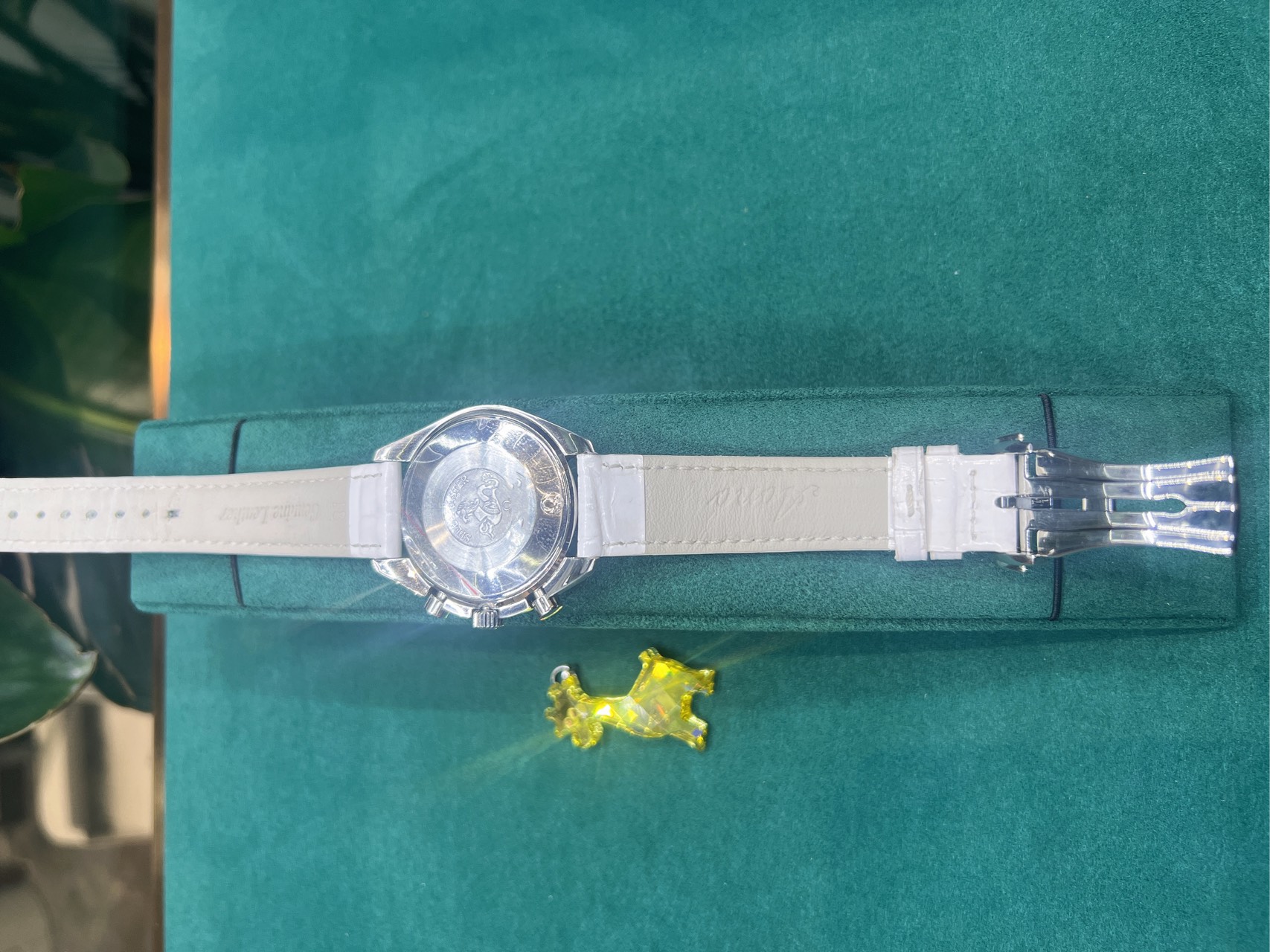 Omega 3835.79.40 detail 3