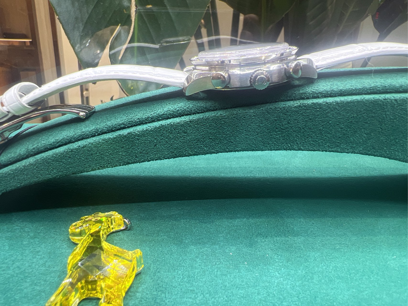 Omega 3835.79.40 detail 2