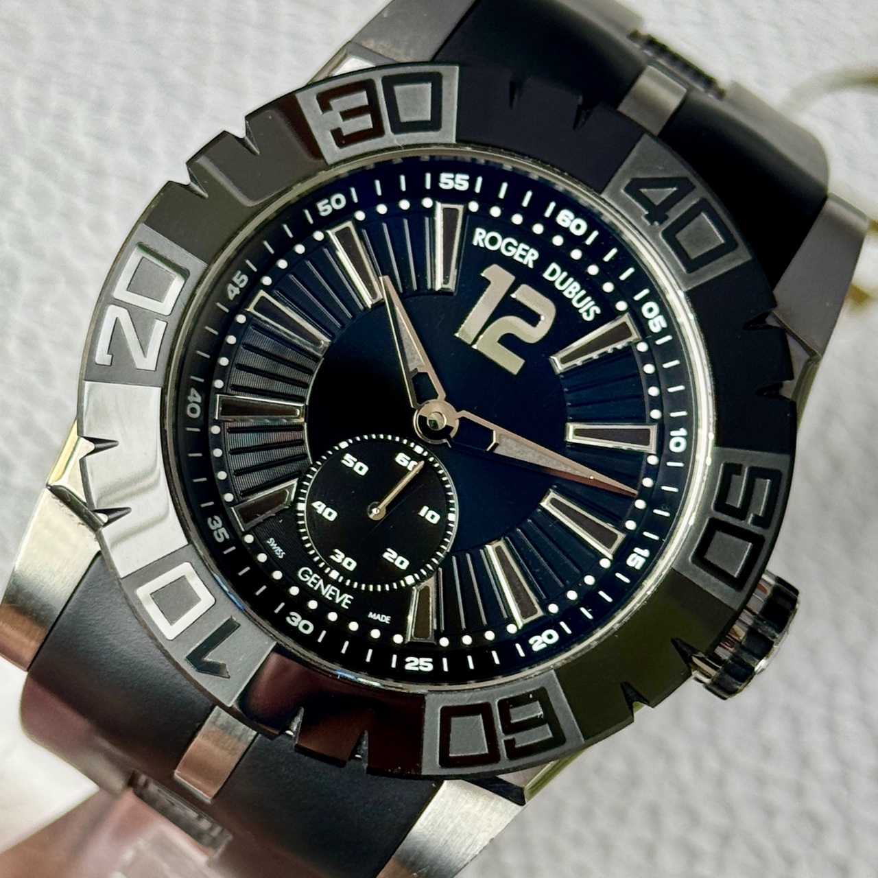 Roger Dubuis RDDBSE0270 detail 2