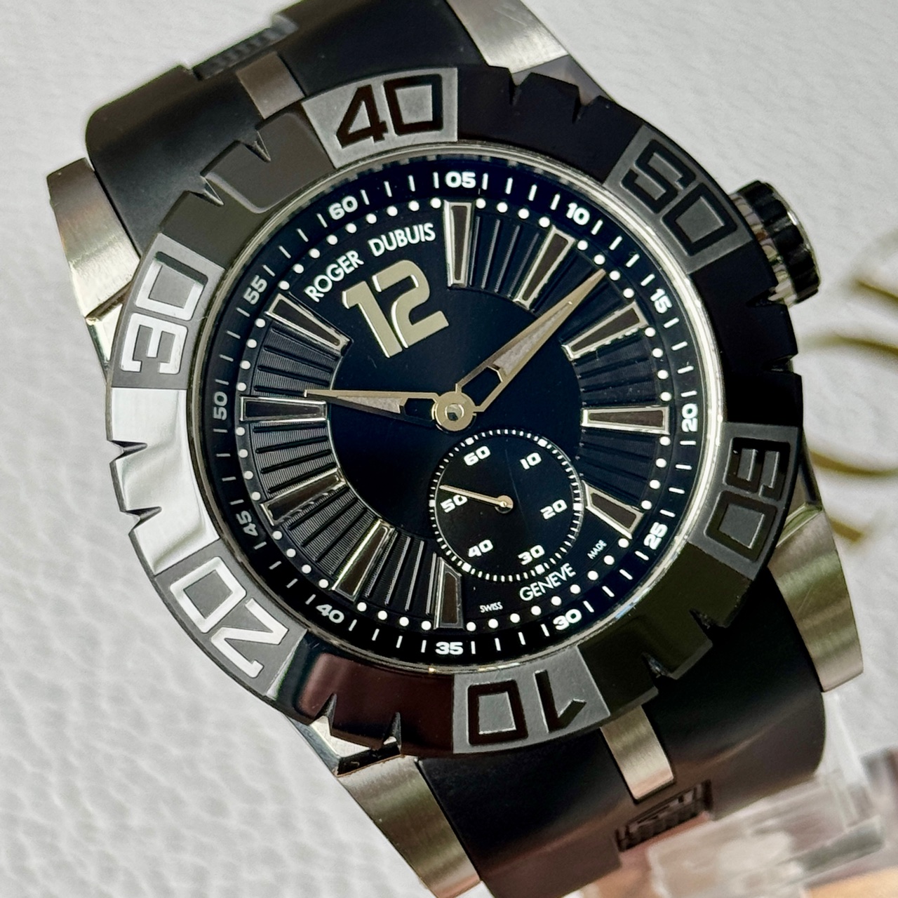 Roger Dubuis RDDBSE0270 detail 1
