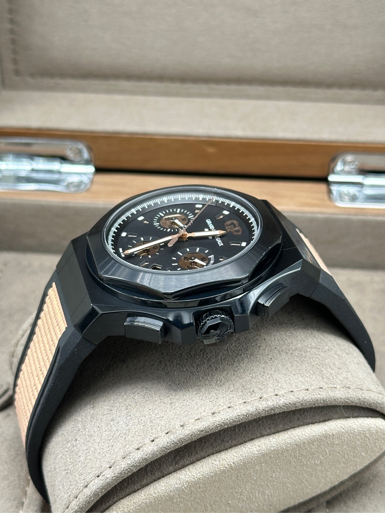 Girard Perregaux 81060-21-492-FH3A detail 4