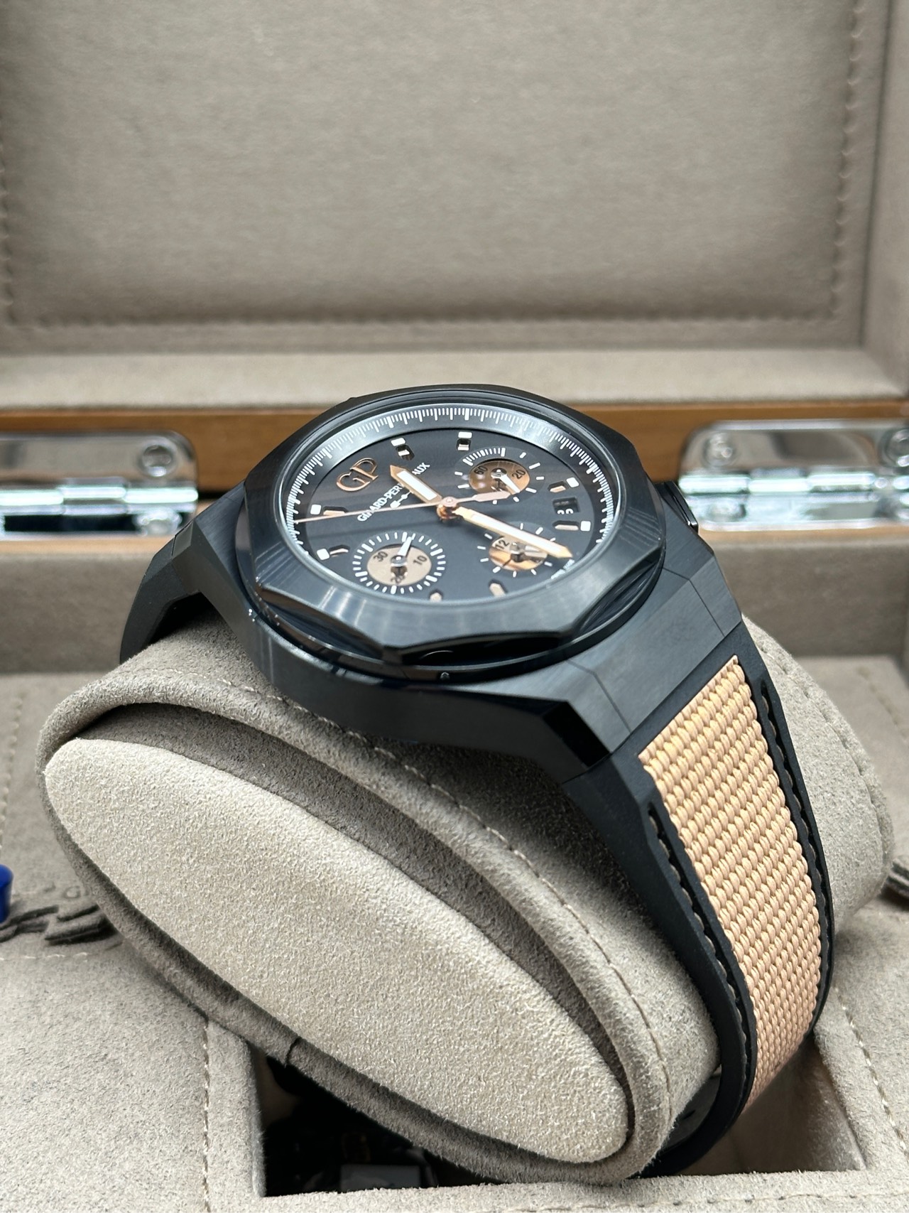 Girard Perregaux 81060-21-492-FH3A detail 2