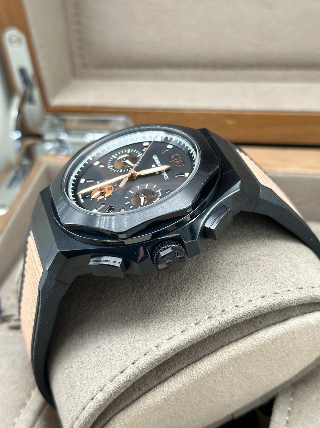 Girard Perregaux 81060-21-492-FH3A detail 1