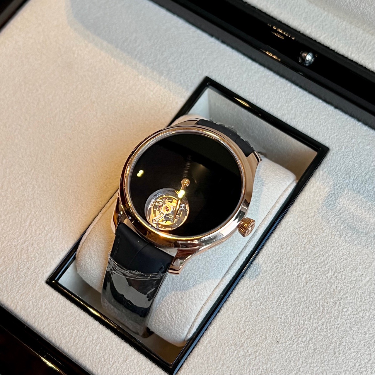 H.Moser & Cie() 1804-0403 detail 2