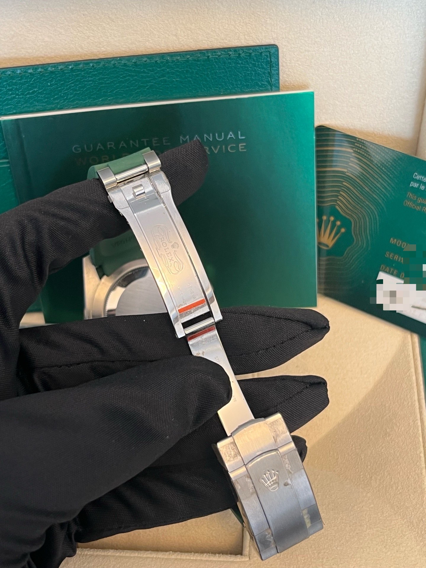 Rolex m124300 detail 1