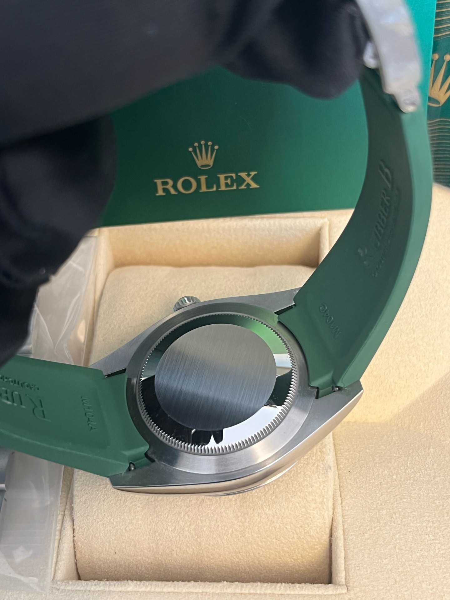 Rolex m124300 detail 2