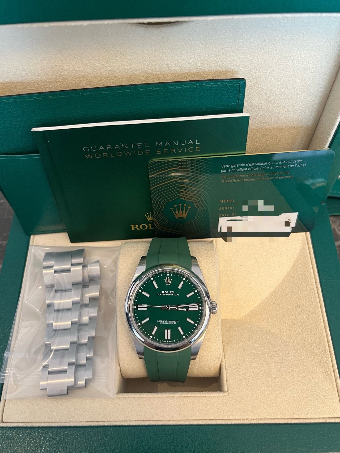 Rolex m124300 detail 5