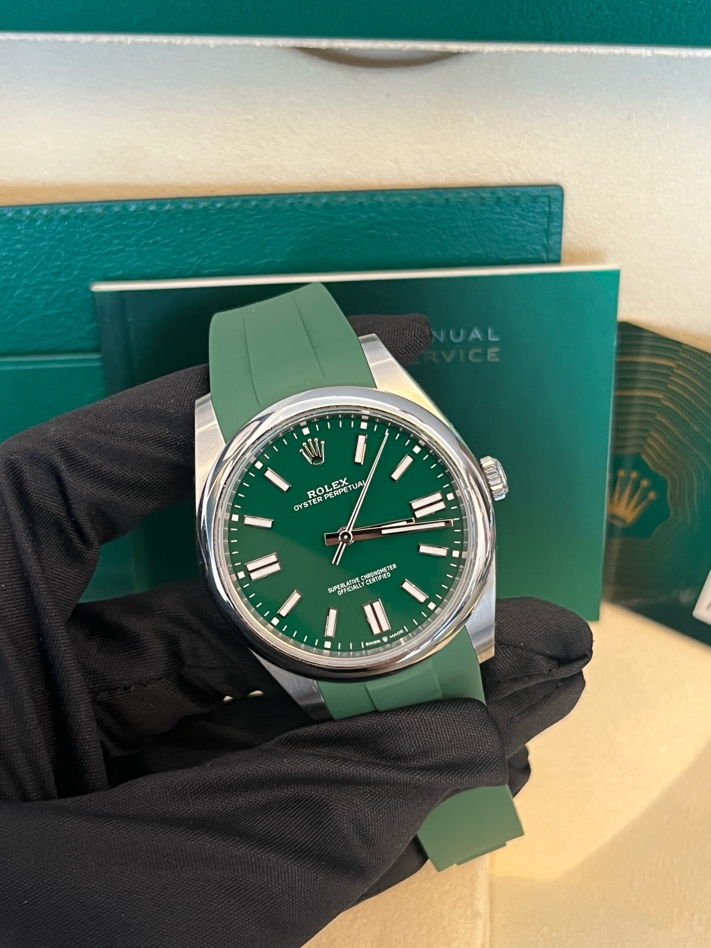 Rolex m124300
