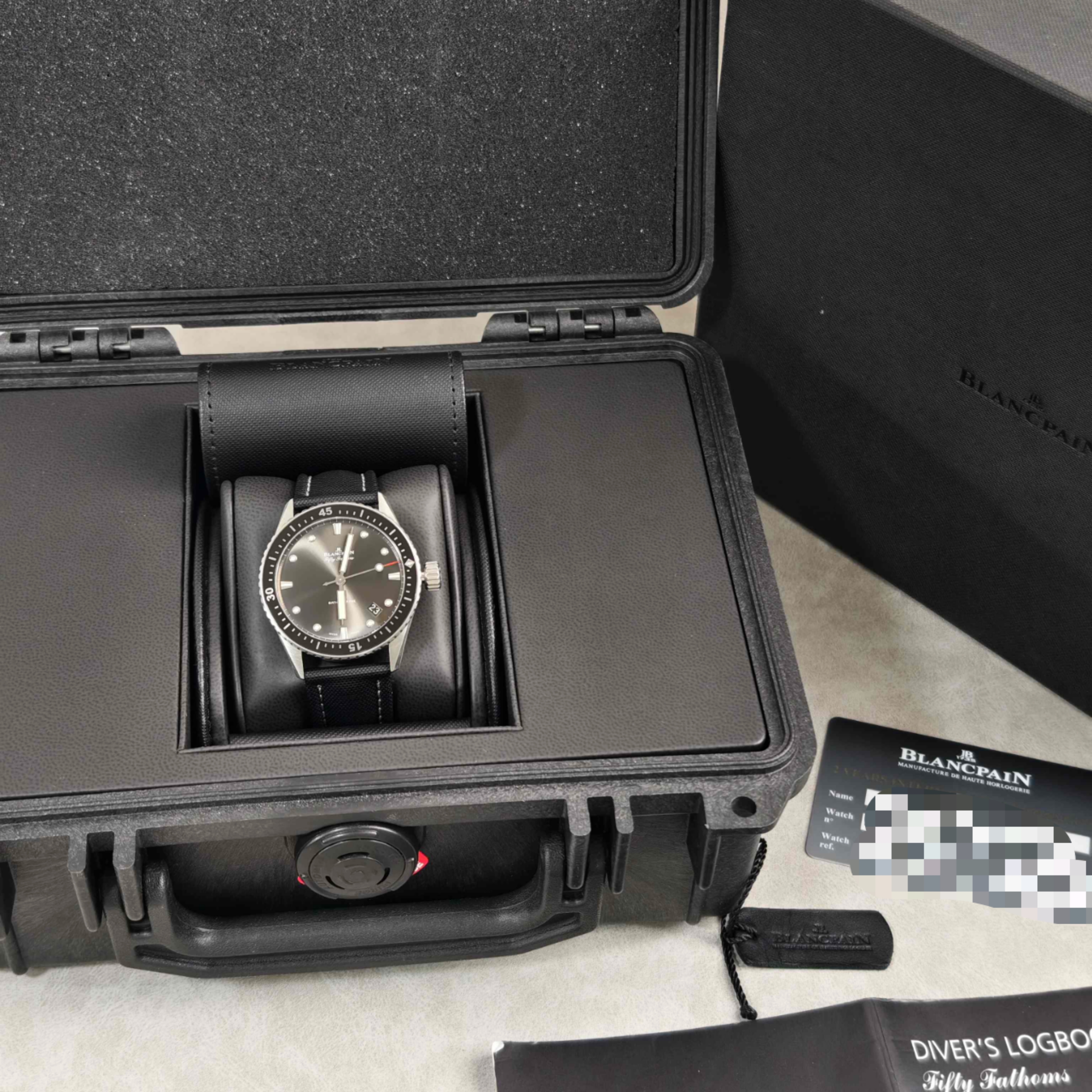Blancpain 5000 1110 B52A detail 5