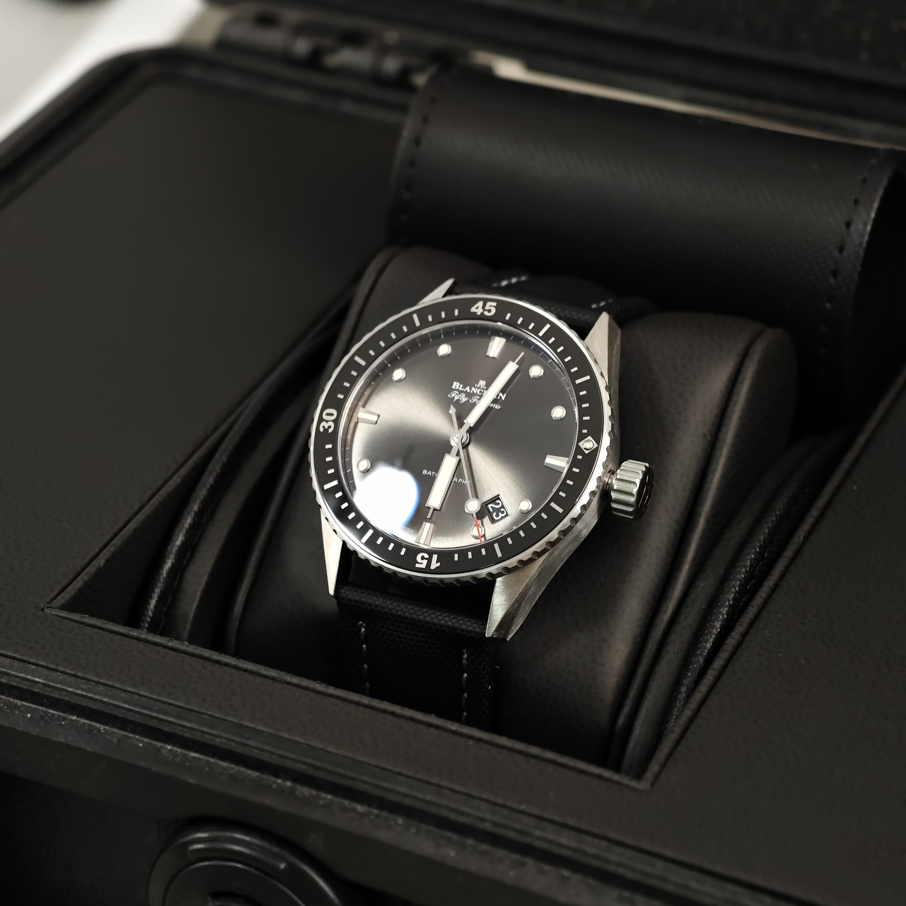 Blancpain 5000 1110 B52A detail 2