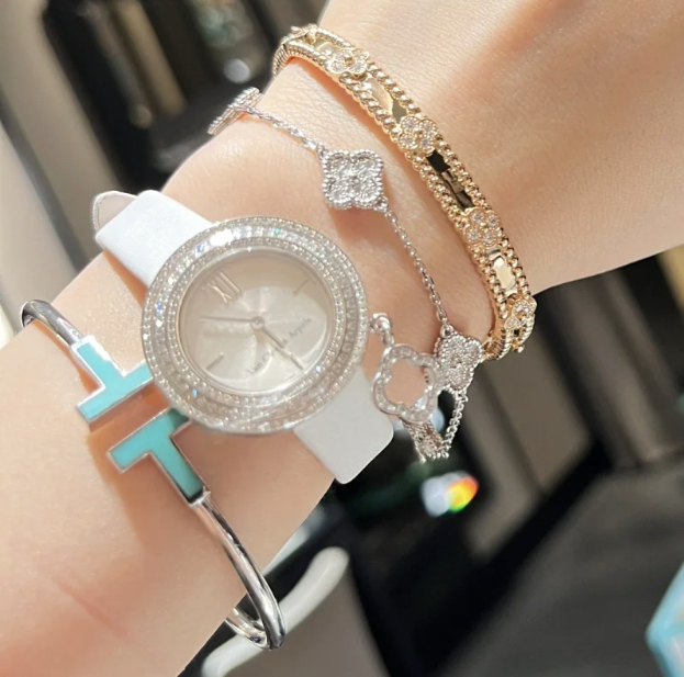 Van Cleef & Arpels VCARM95300 detail 5