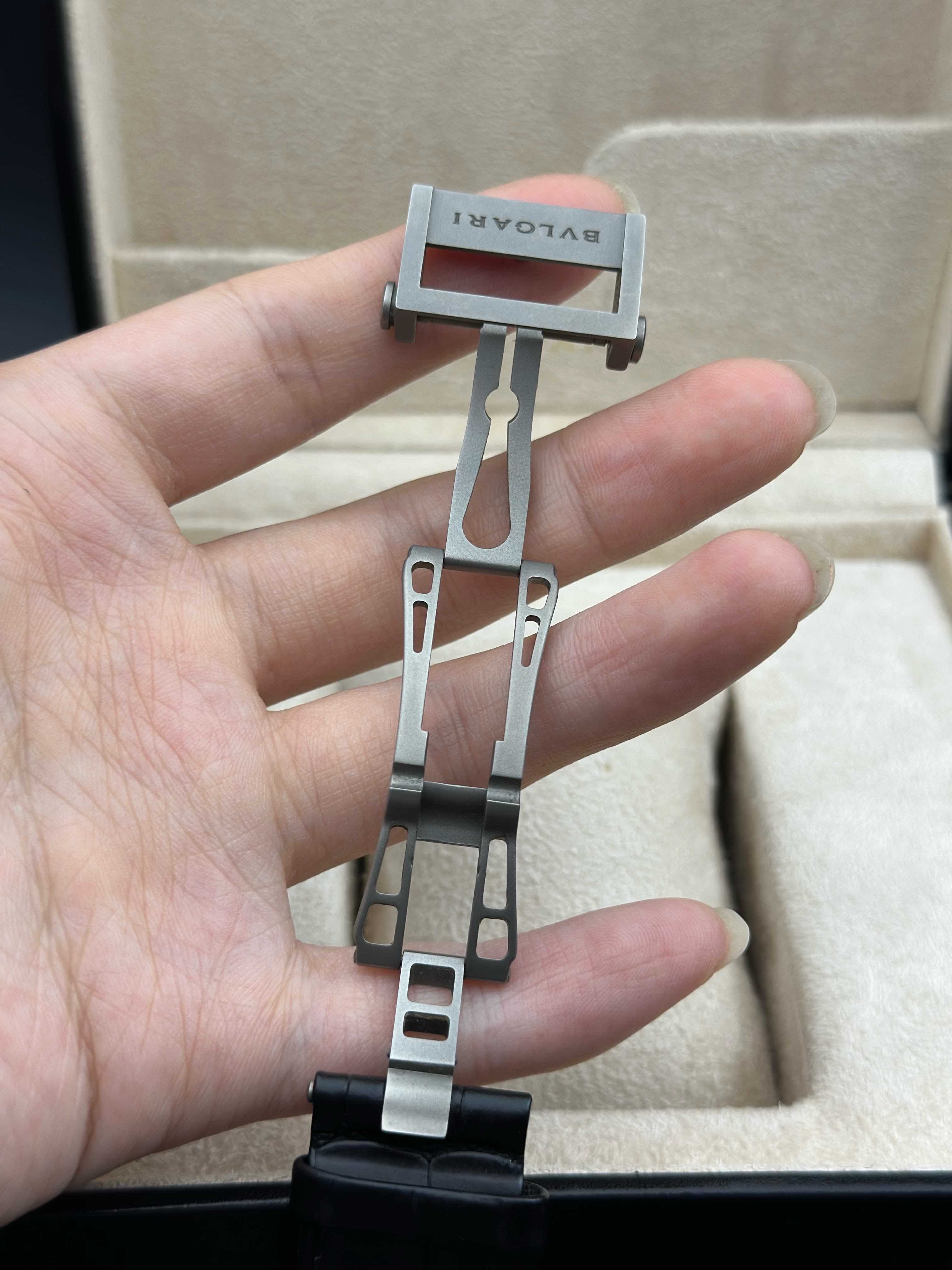 Bulgari BGF47BBLDBR detail 5