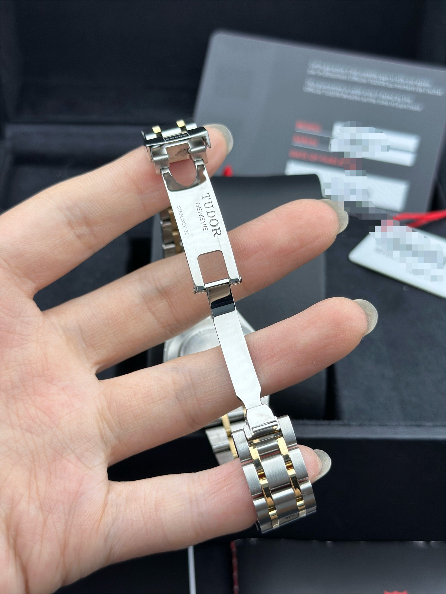 Tudor M28303-0001 detail 4