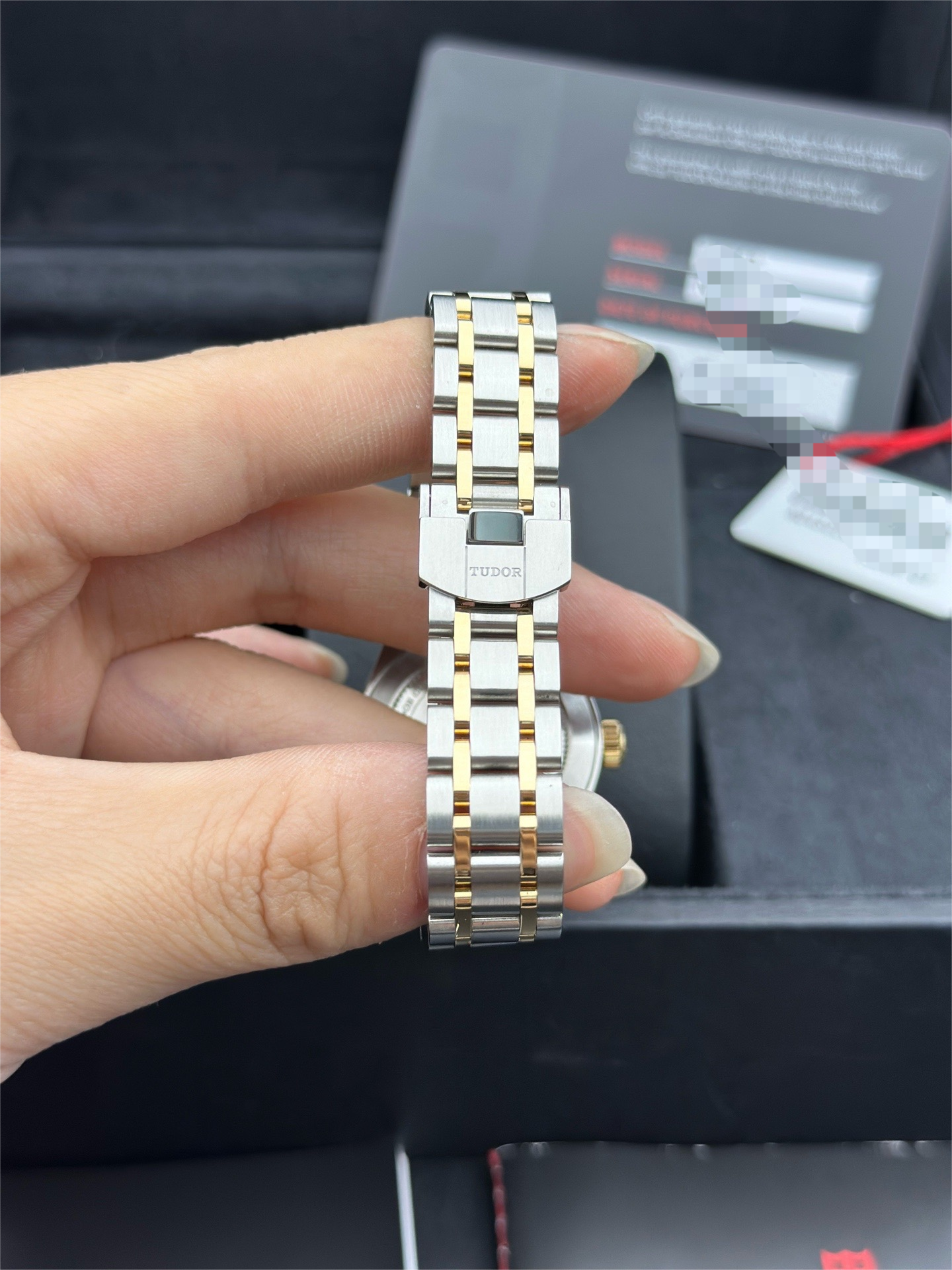 Tudor M28303-0001 detail 3