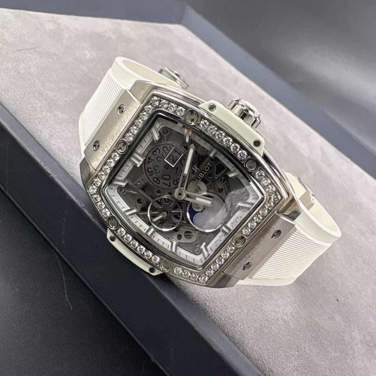Hublot 647.NE.2070.RW.1204 detail 3