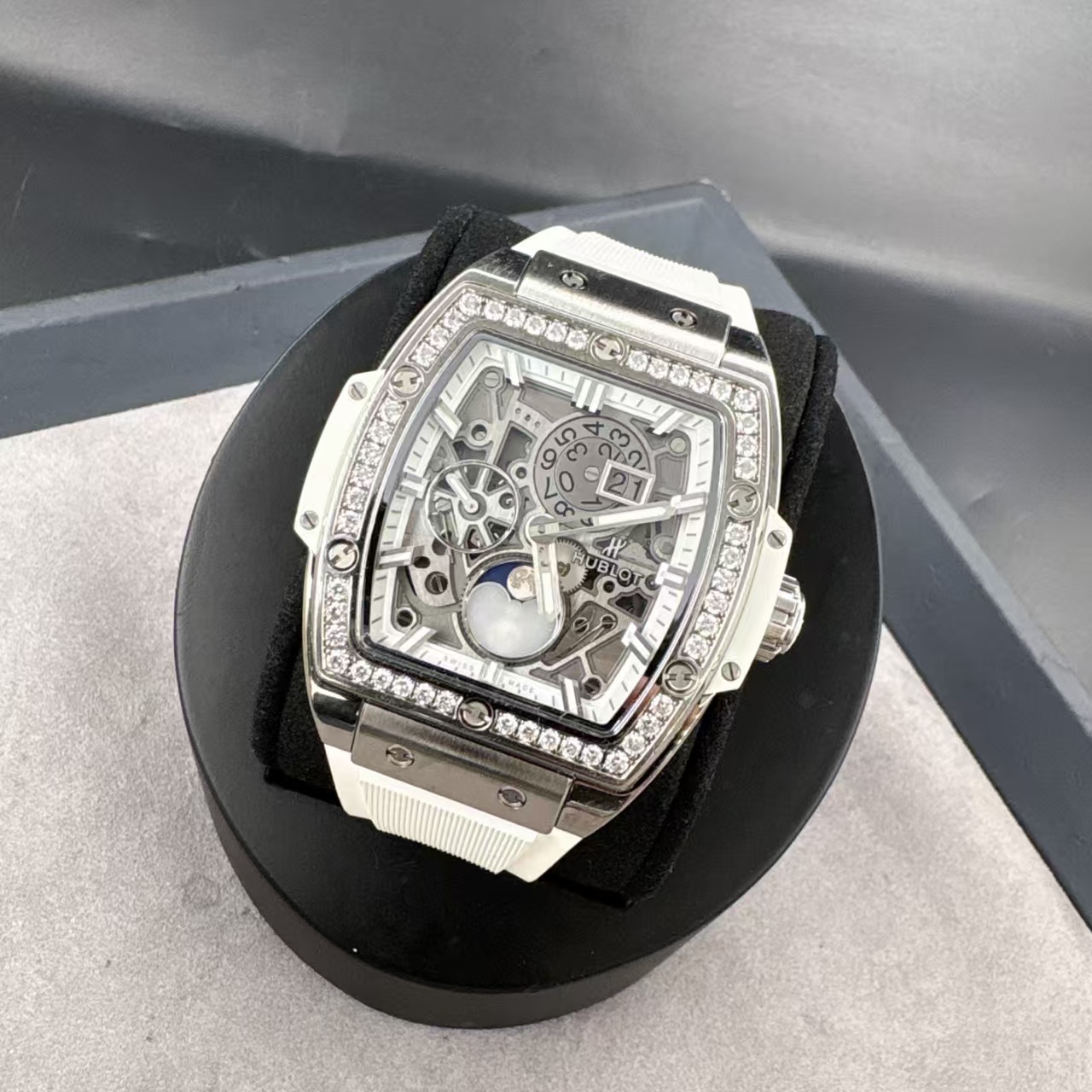 Hublot 647.NE.2070.RW.1204 detail 2