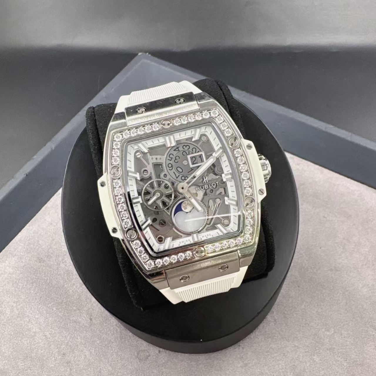 Hublot 647.NE.2070.RW.1204 detail 1