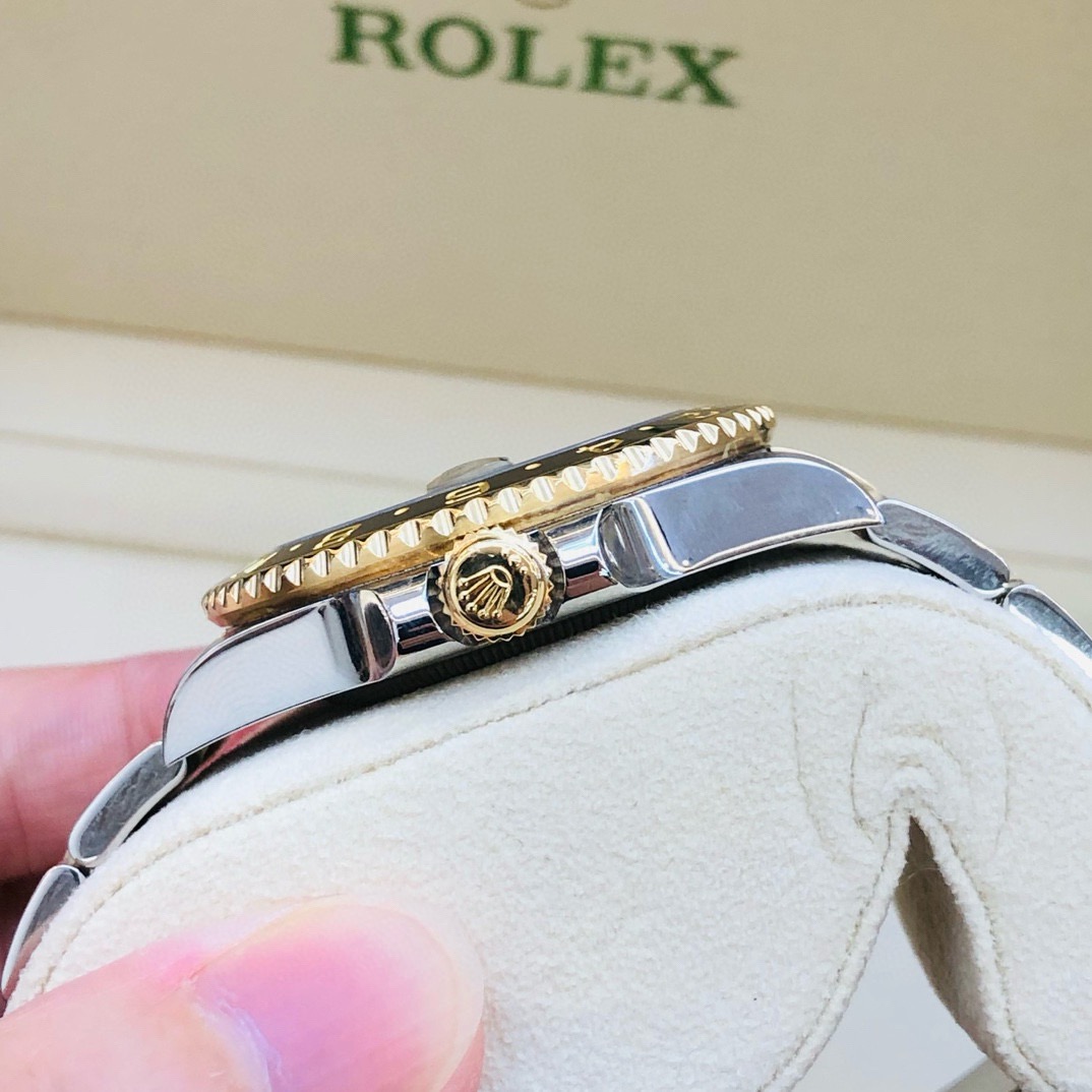 Rolex 116713LN detail 4