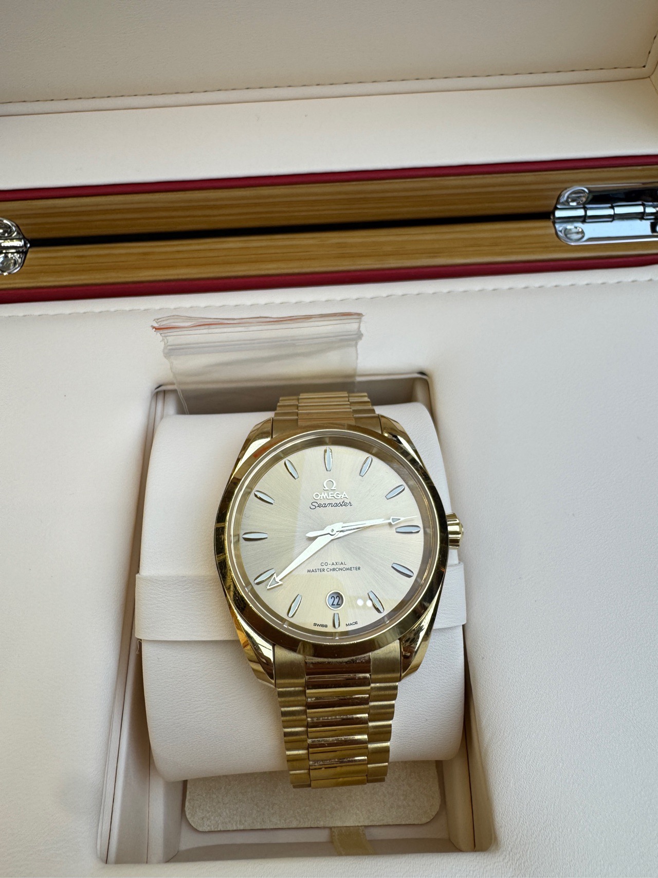 Omega 220.50.38.20.08.001