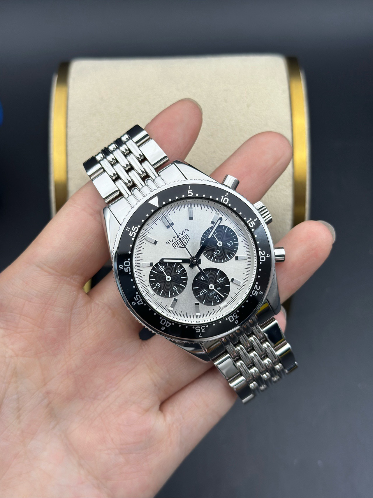 TAG Heuer CBE2111.BA0687 detail 1