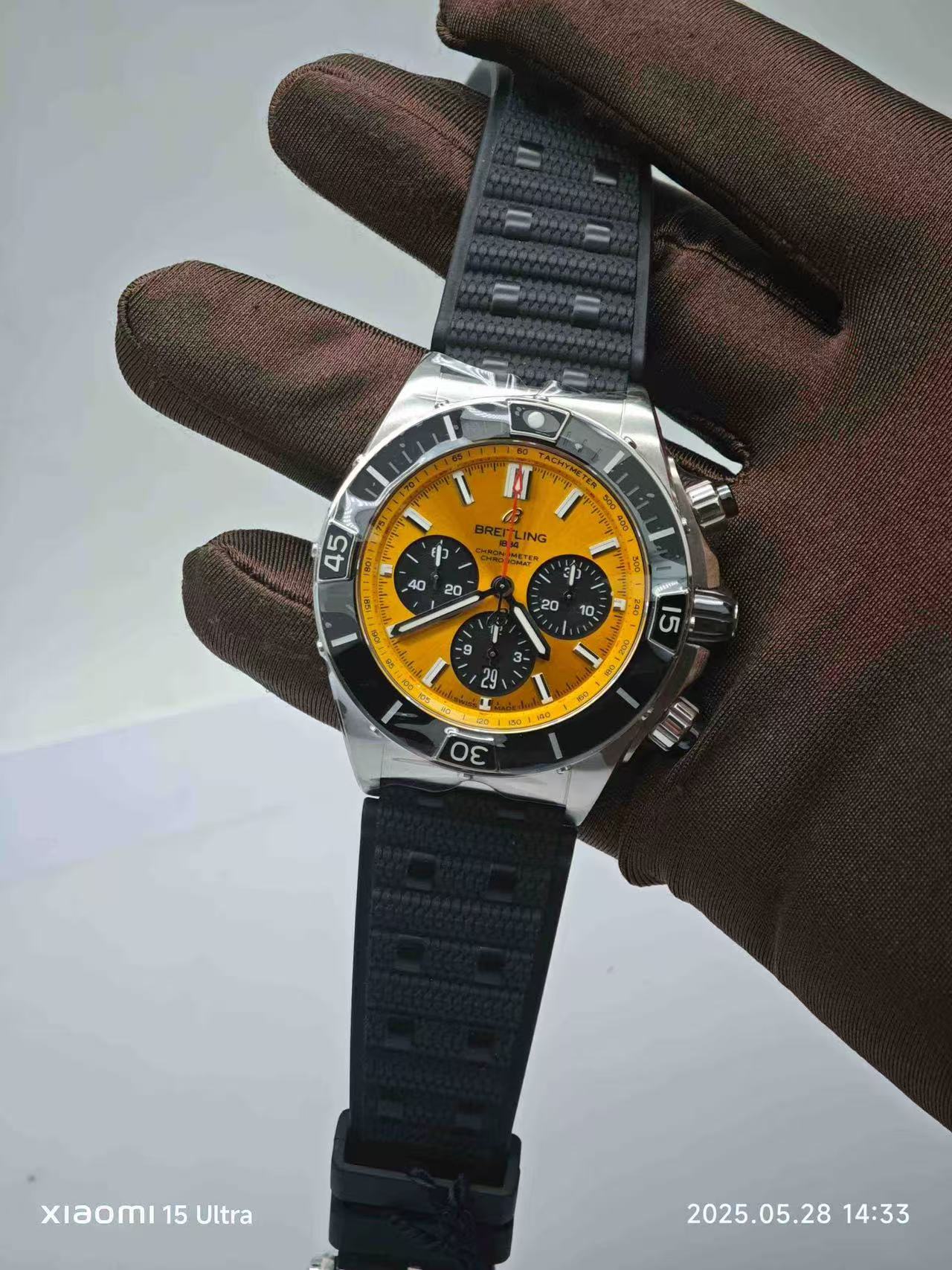 Breitling AB01364A1I1S1 detail 1