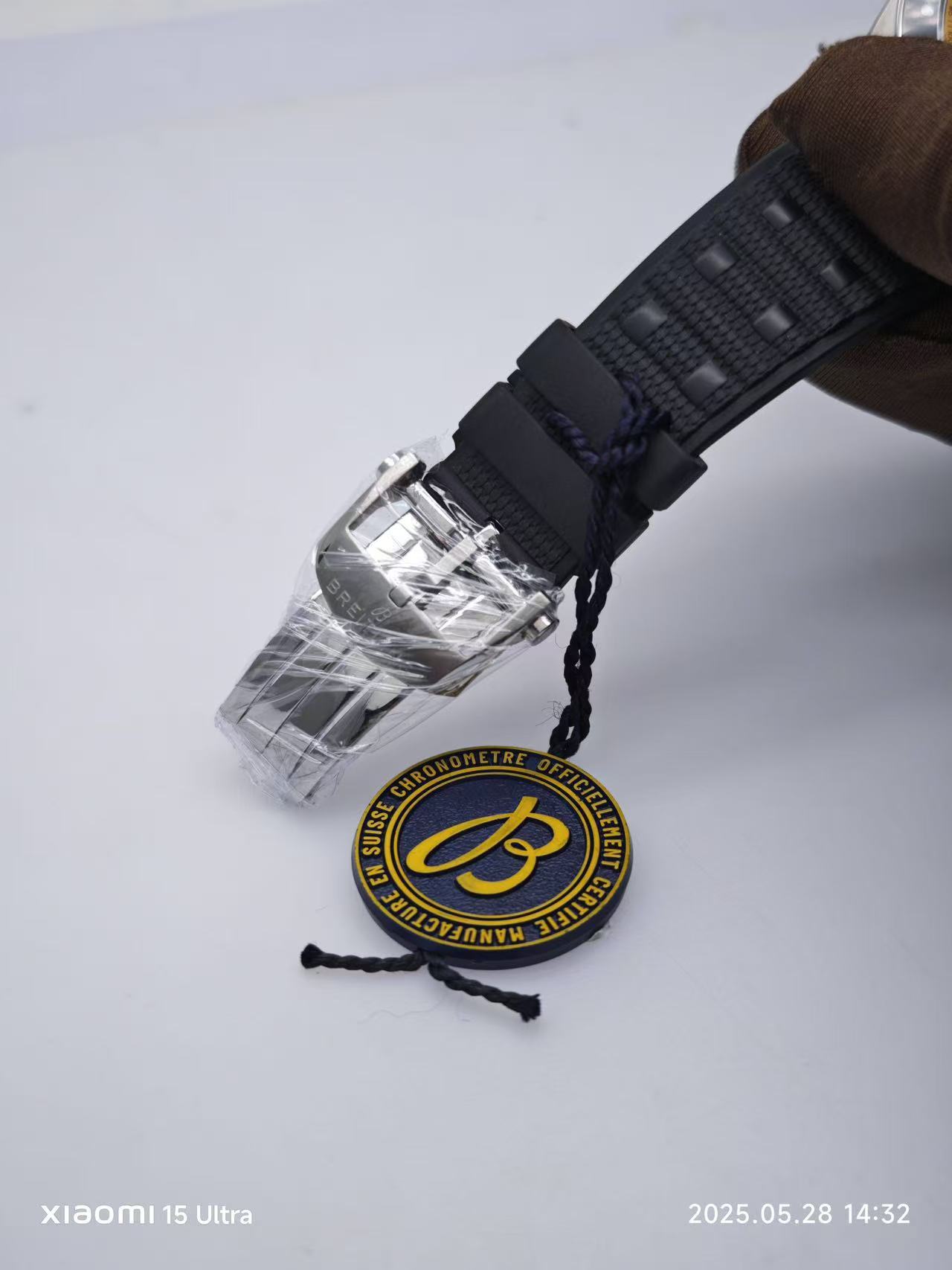 Breitling AB01364A1I1S1 detail 4
