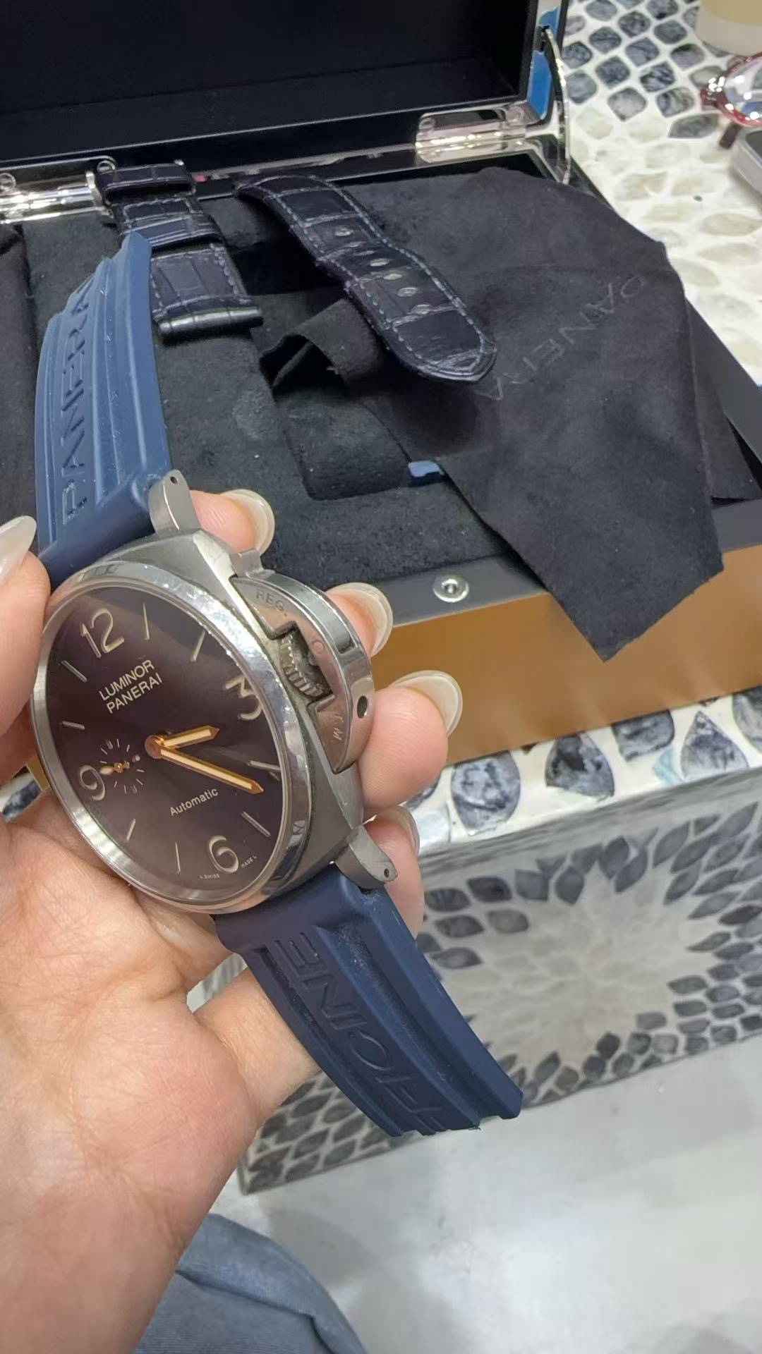 Panerai PAM00729 detail 1