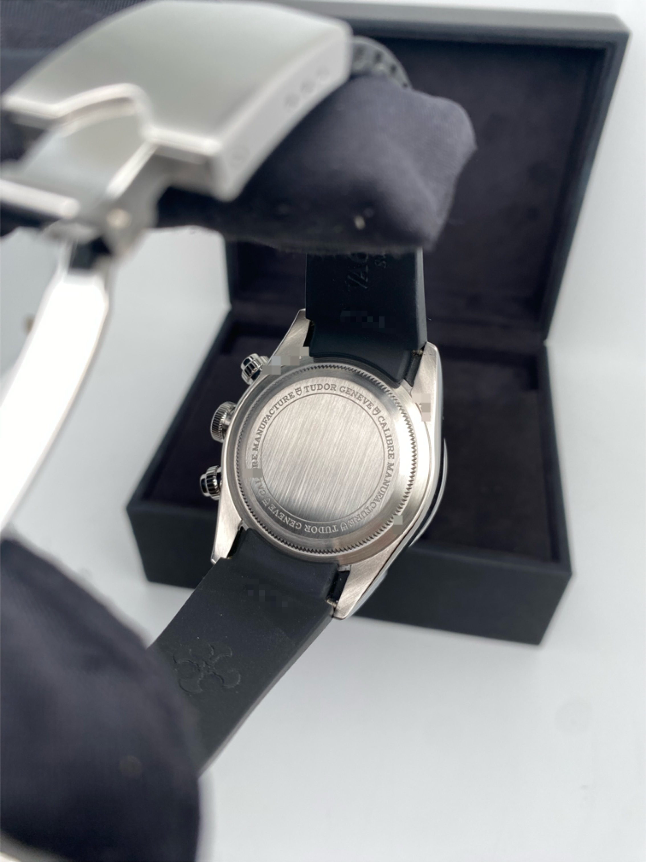 Tudor m79360n-0008 detail 4