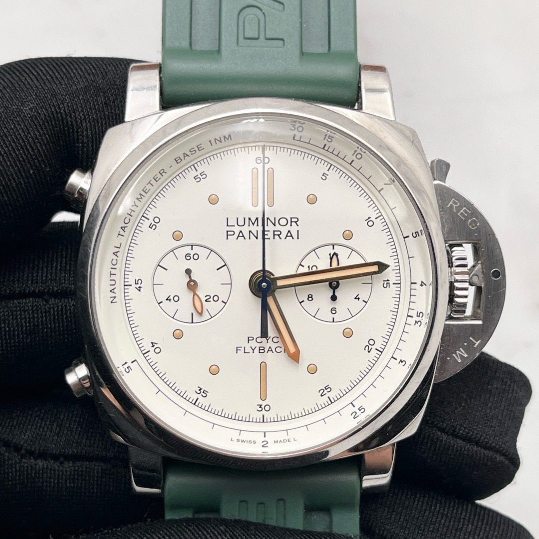 Panerai PAM00654: Ivory Icon of the Sea