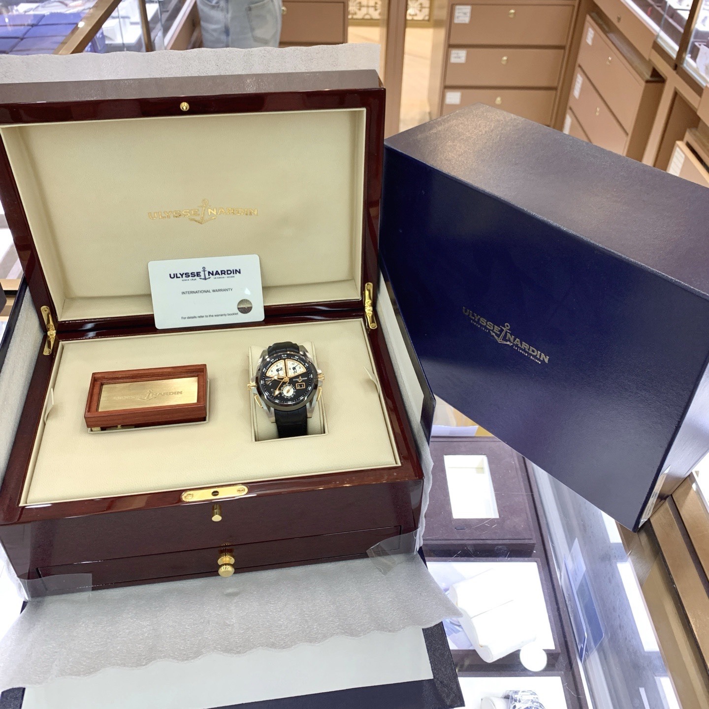 Ulysse Nardin 675-00 detail 6