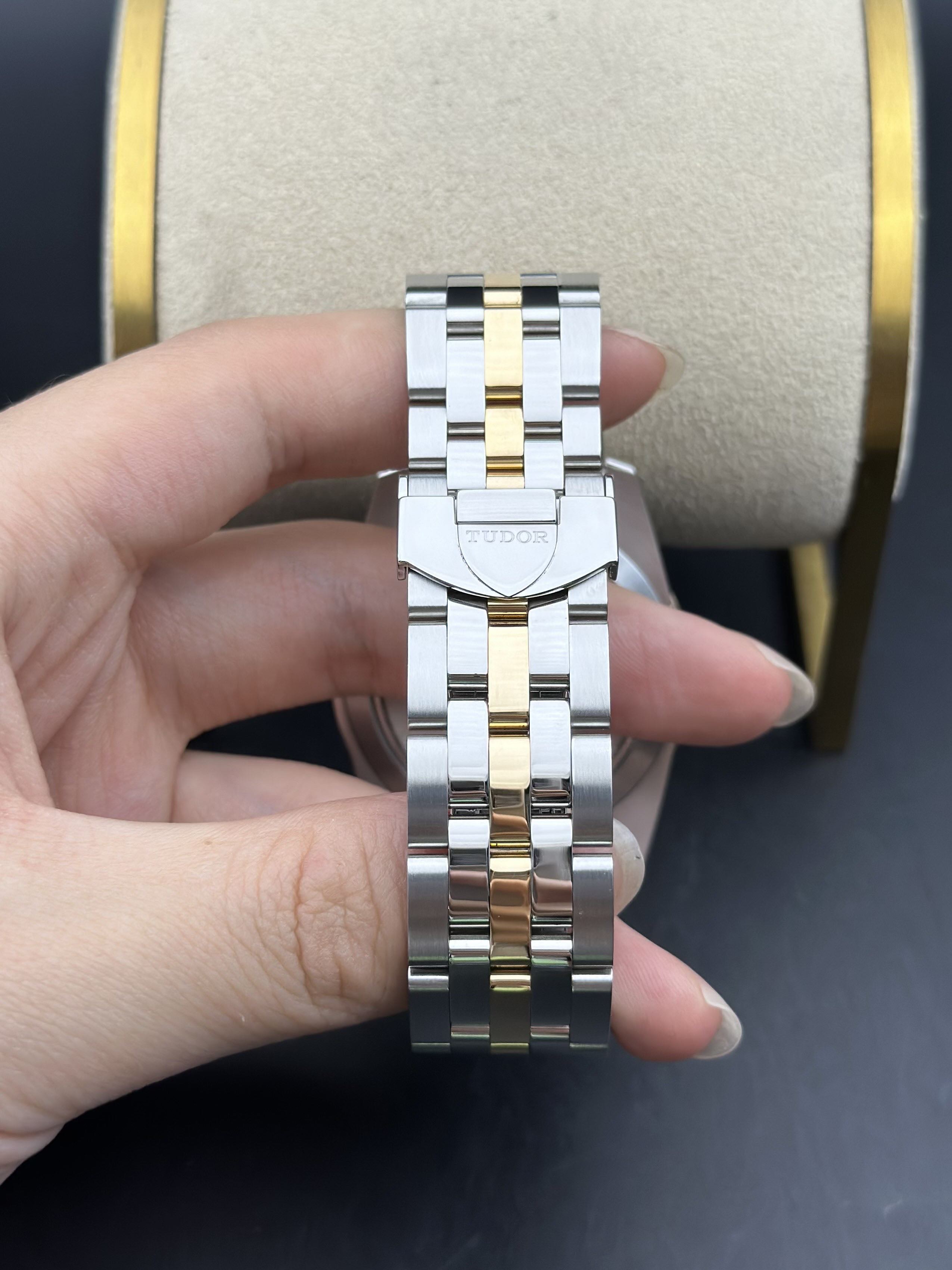 Tudor 56003-0008 detail 4