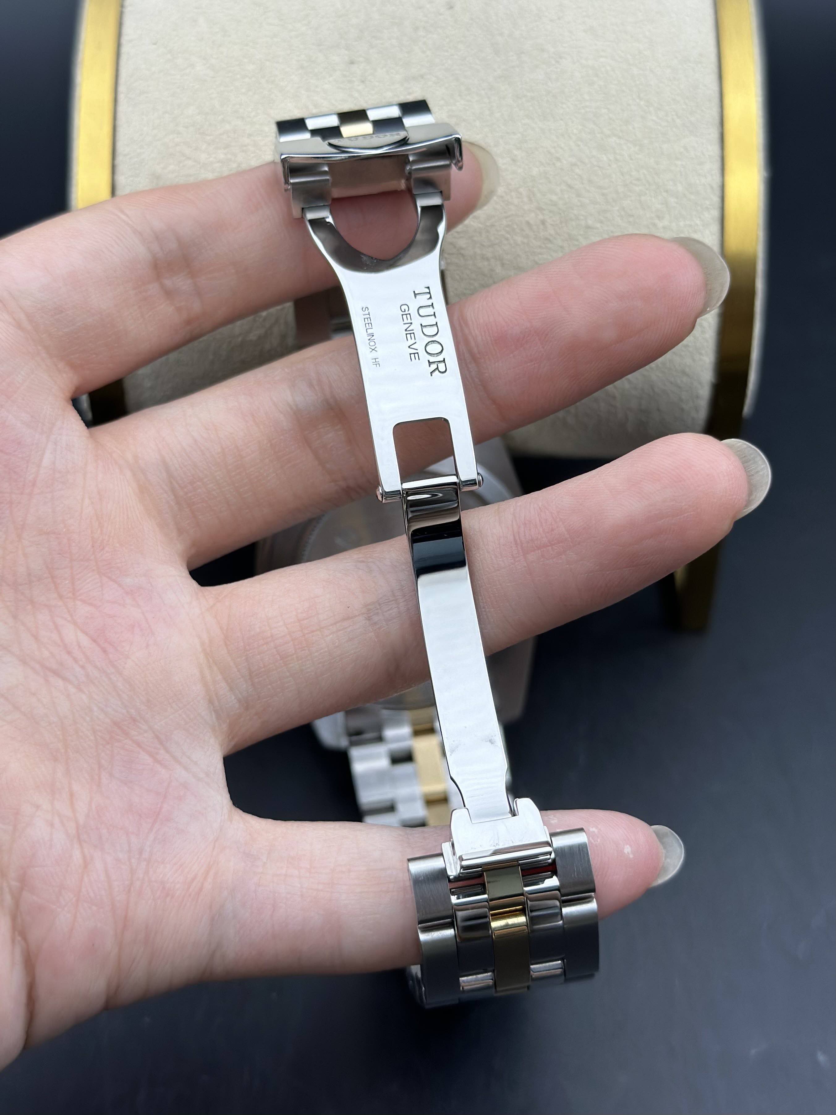 Tudor 56003-0008 detail 5