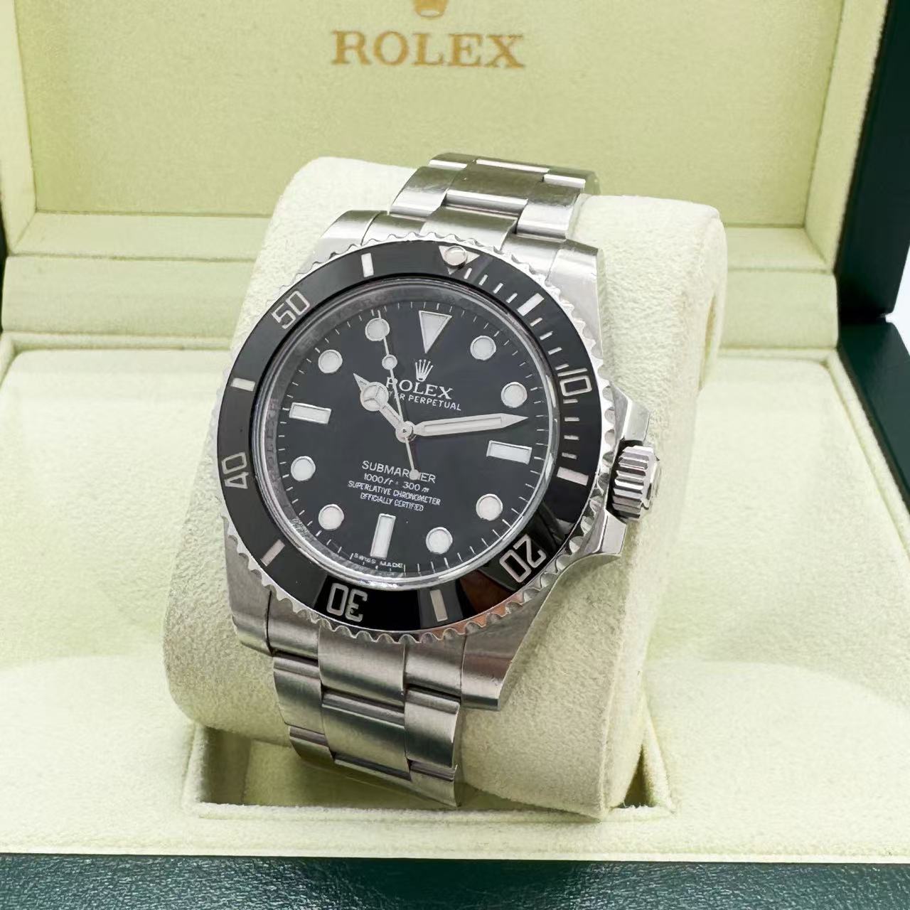 Rolex 114060 detail 2