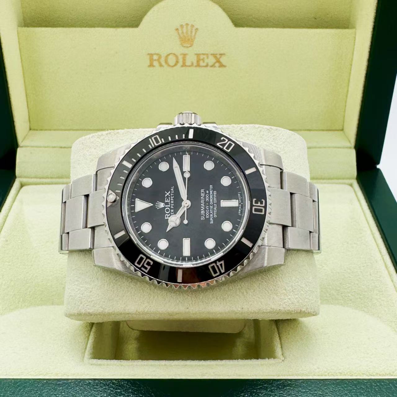 Rolex 114060 detail 3