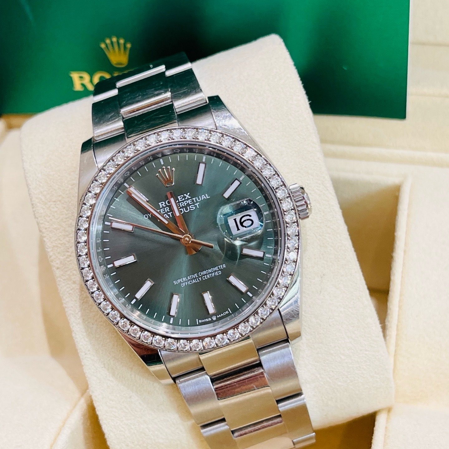 Rolex 126284rbr detail 2