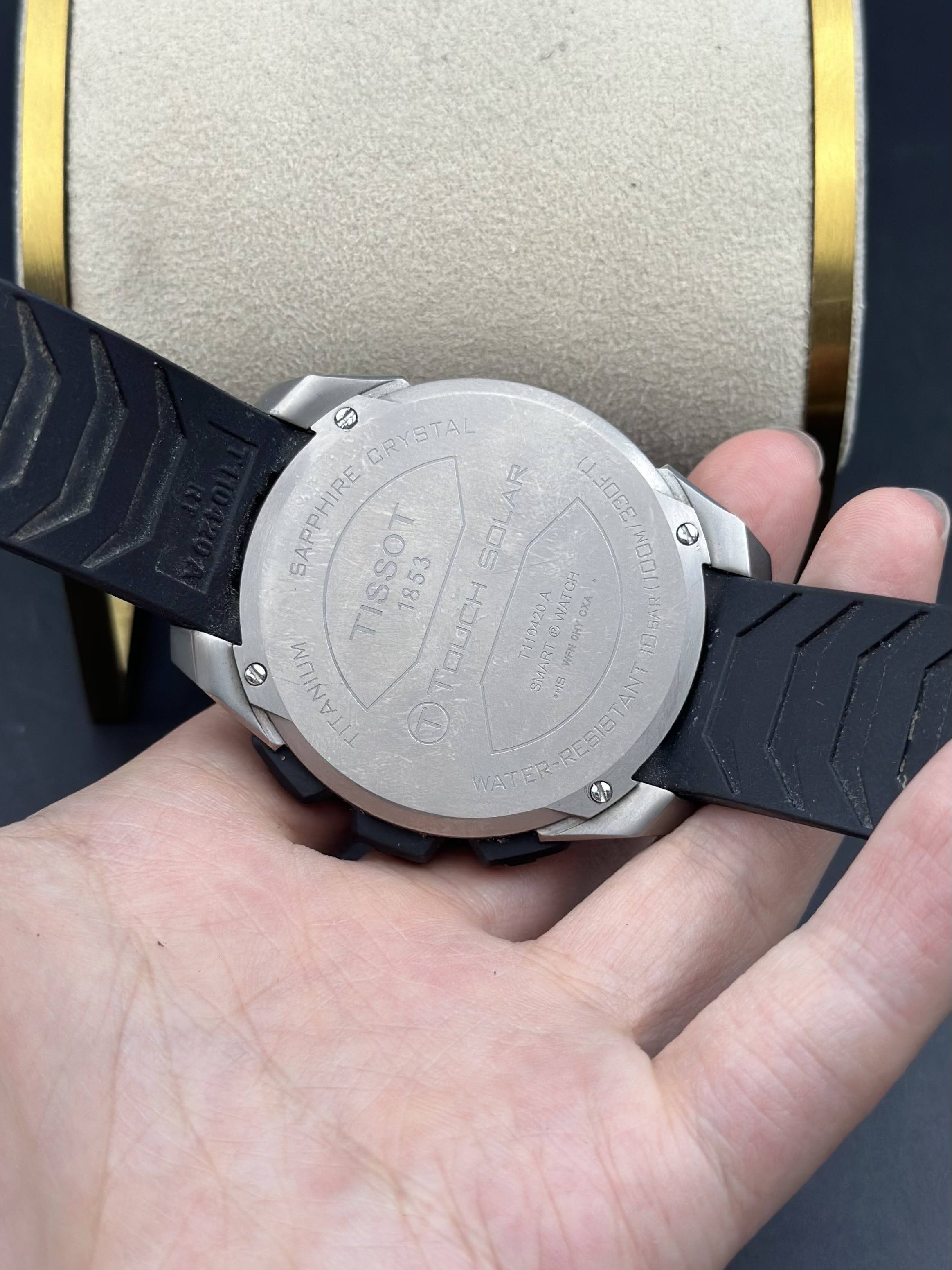 Tissot T1104204705101 detail 7