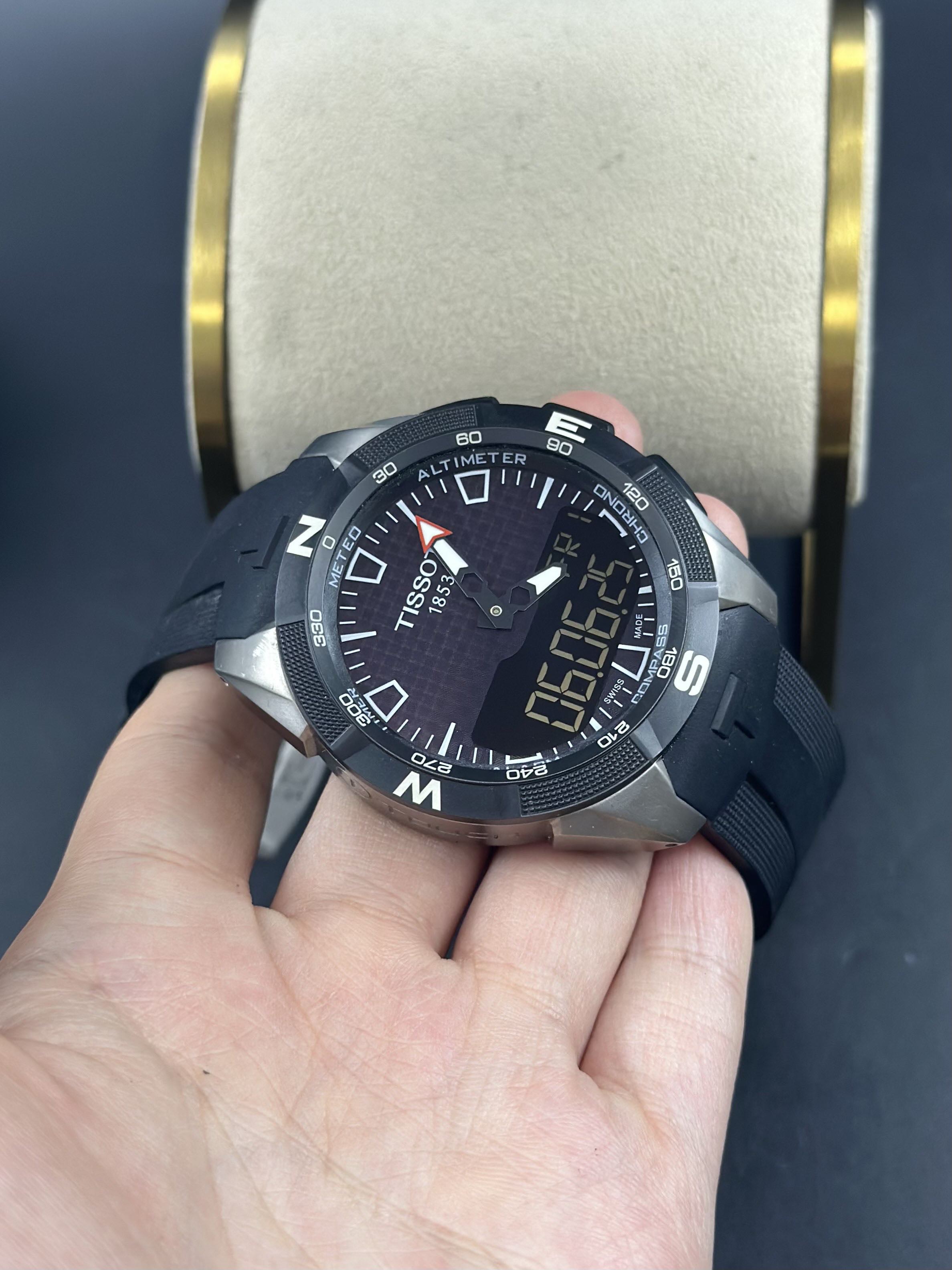 Tissot T1104204705101 detail 5