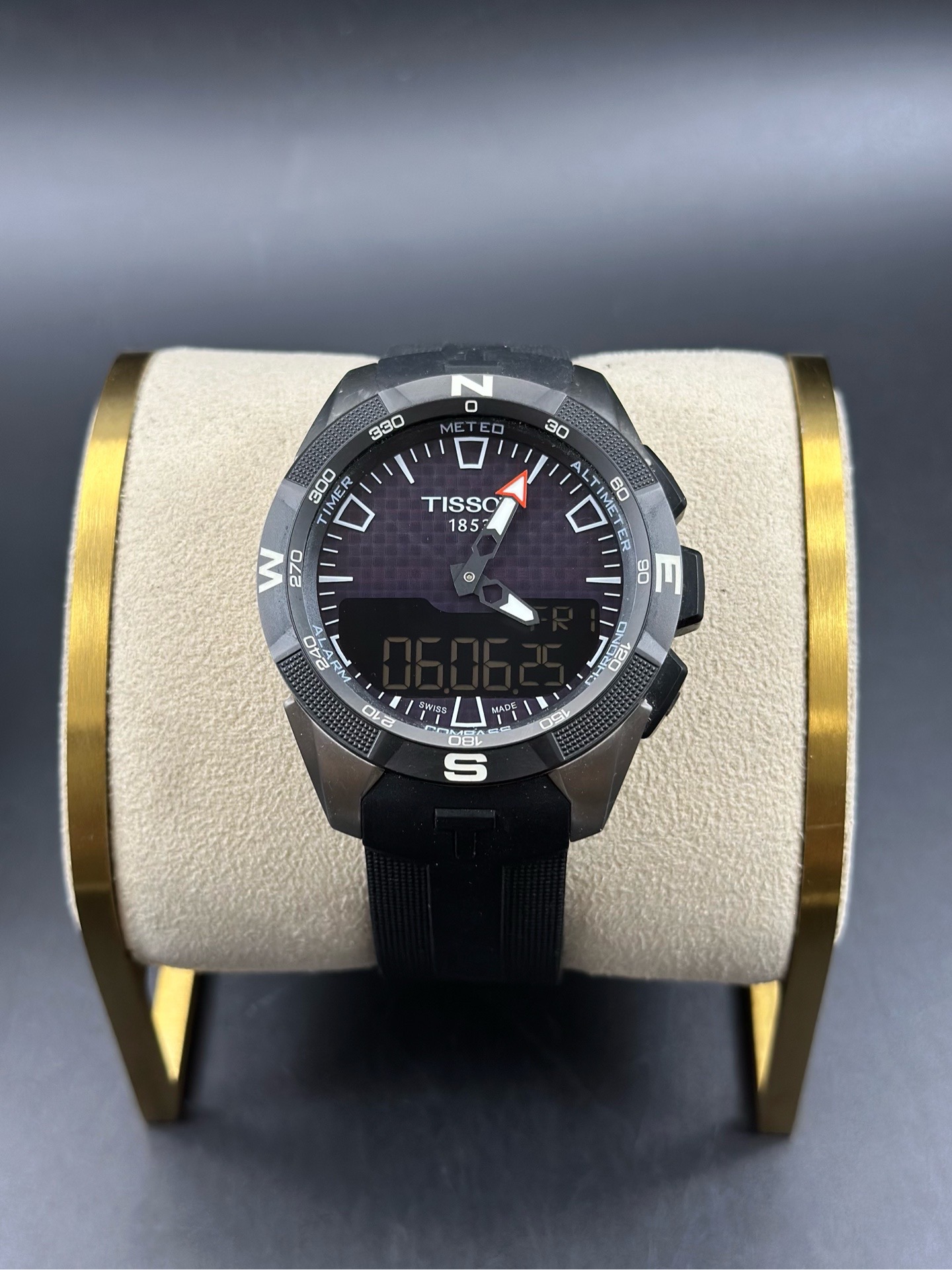 Tissot T1104204705101
