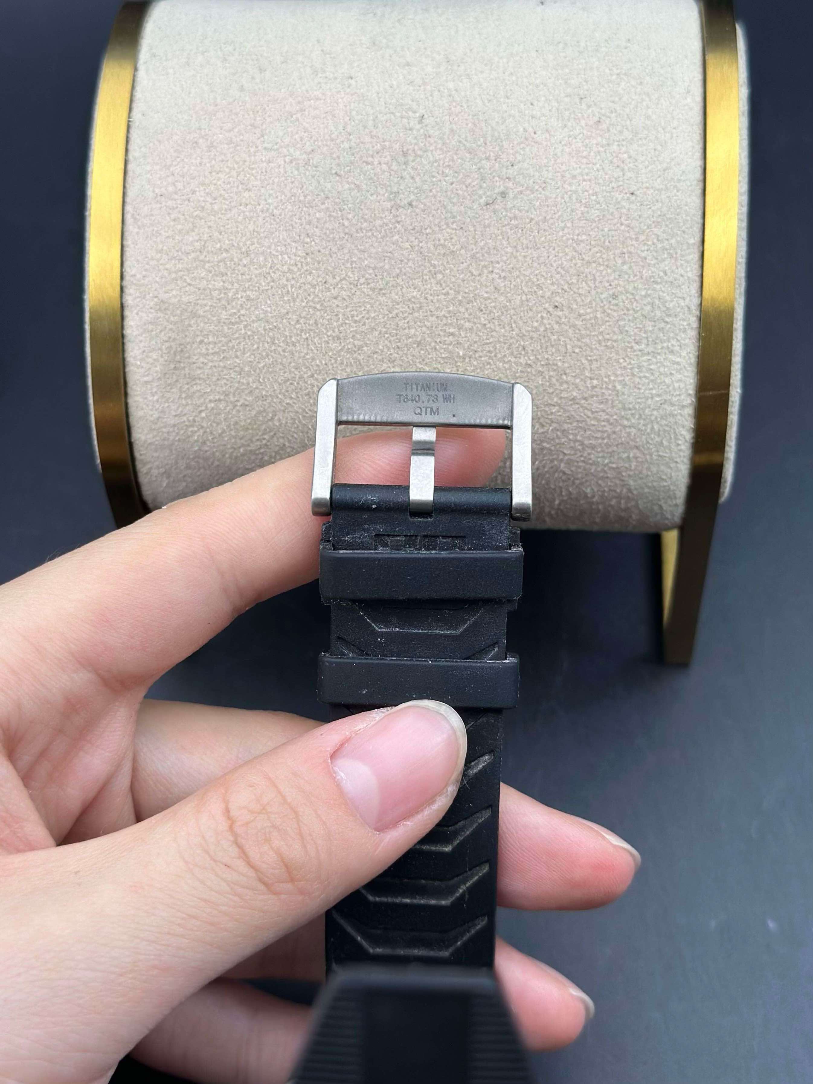 Tissot T1104204705101 detail 4