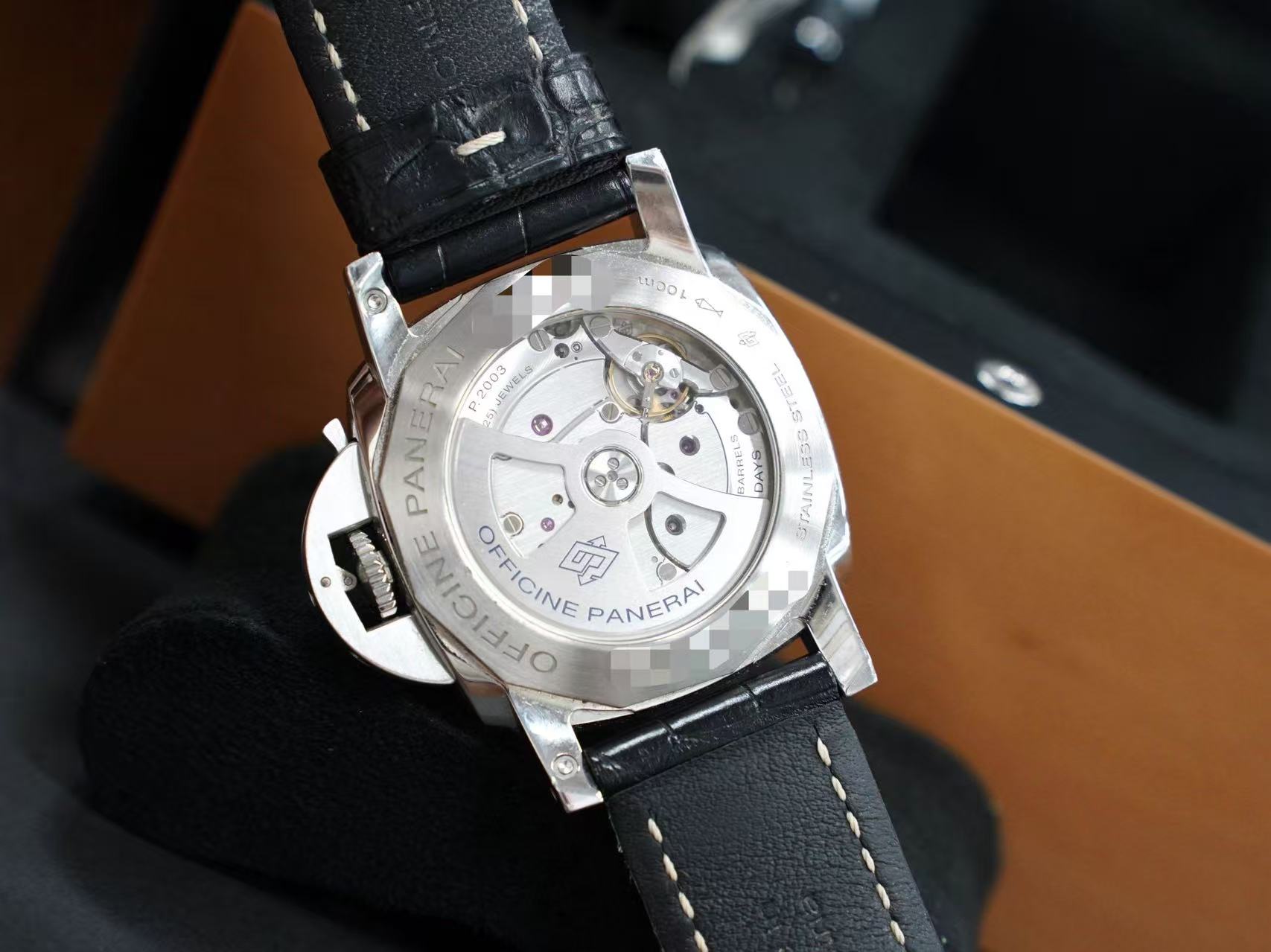 Panerai PAM00533 detail 1